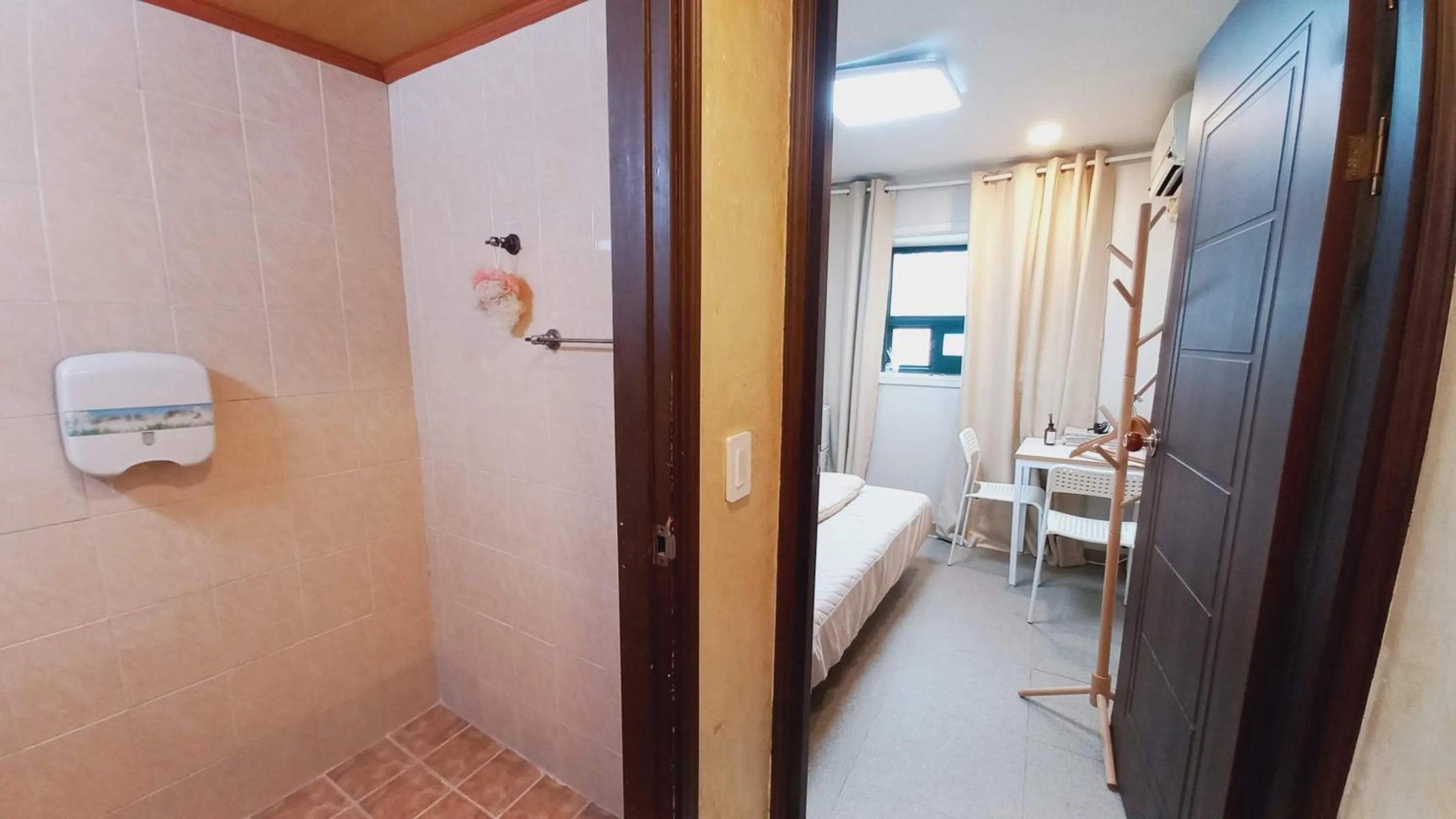 Photo of the whole room in Sujeongjang Inn