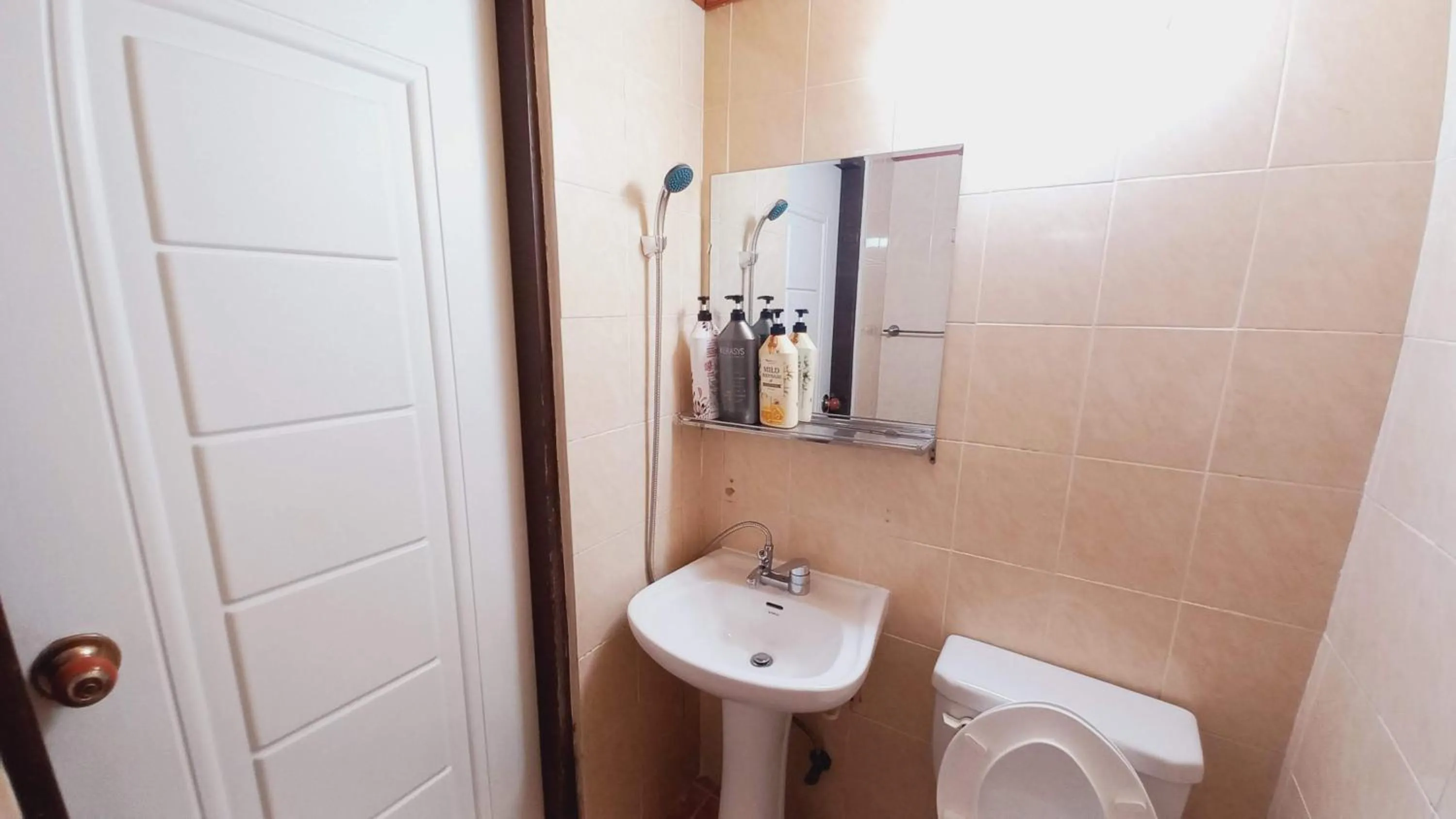 Bathroom in Sujeongjang Inn