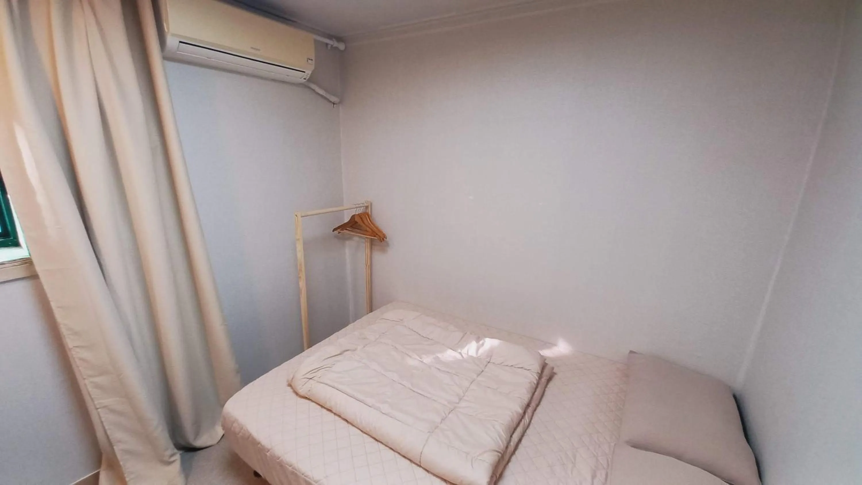 Photo of the whole room, Bed in Sujeongjang Inn