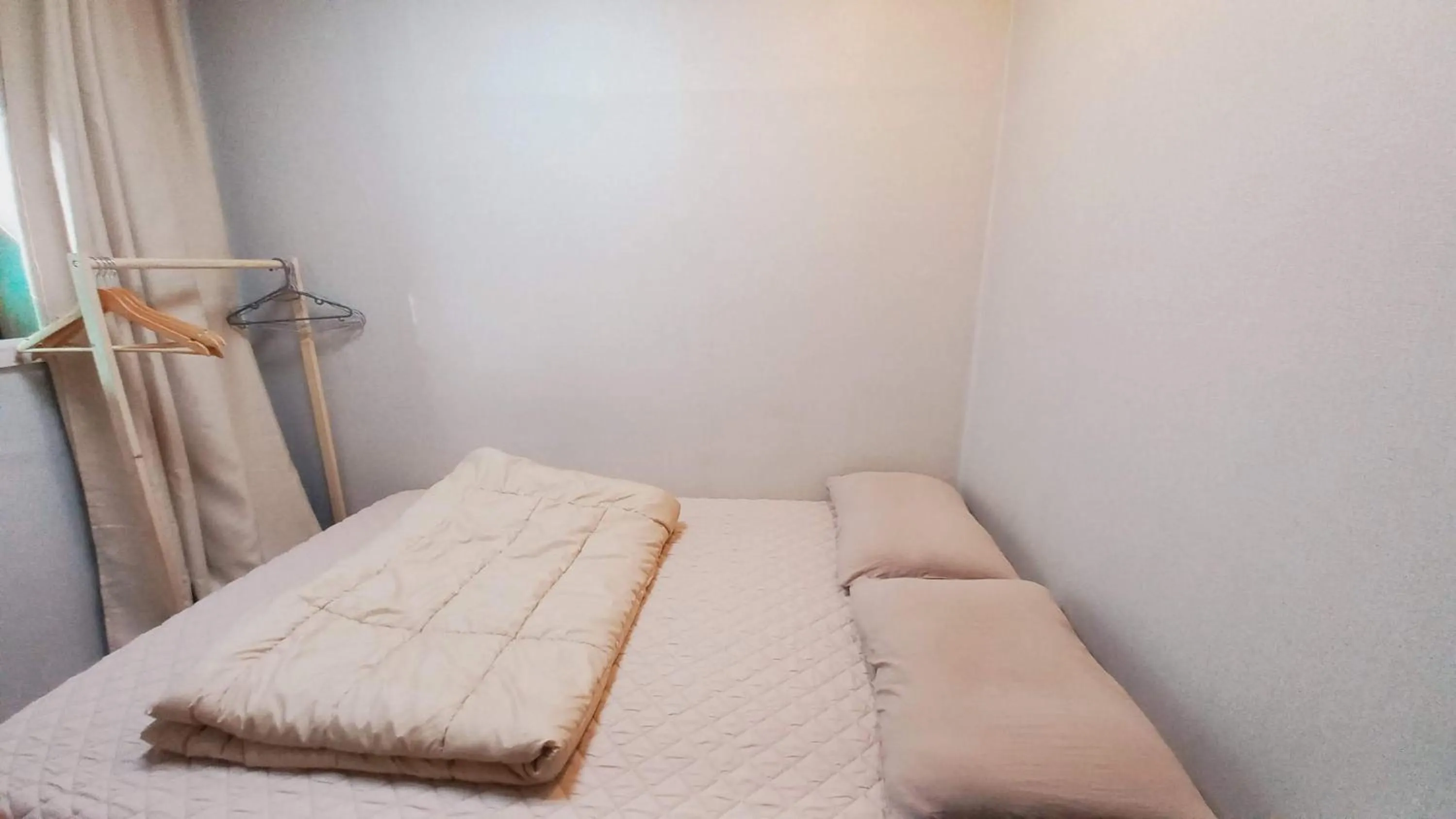 Photo of the whole room, Bed in Sujeongjang Inn