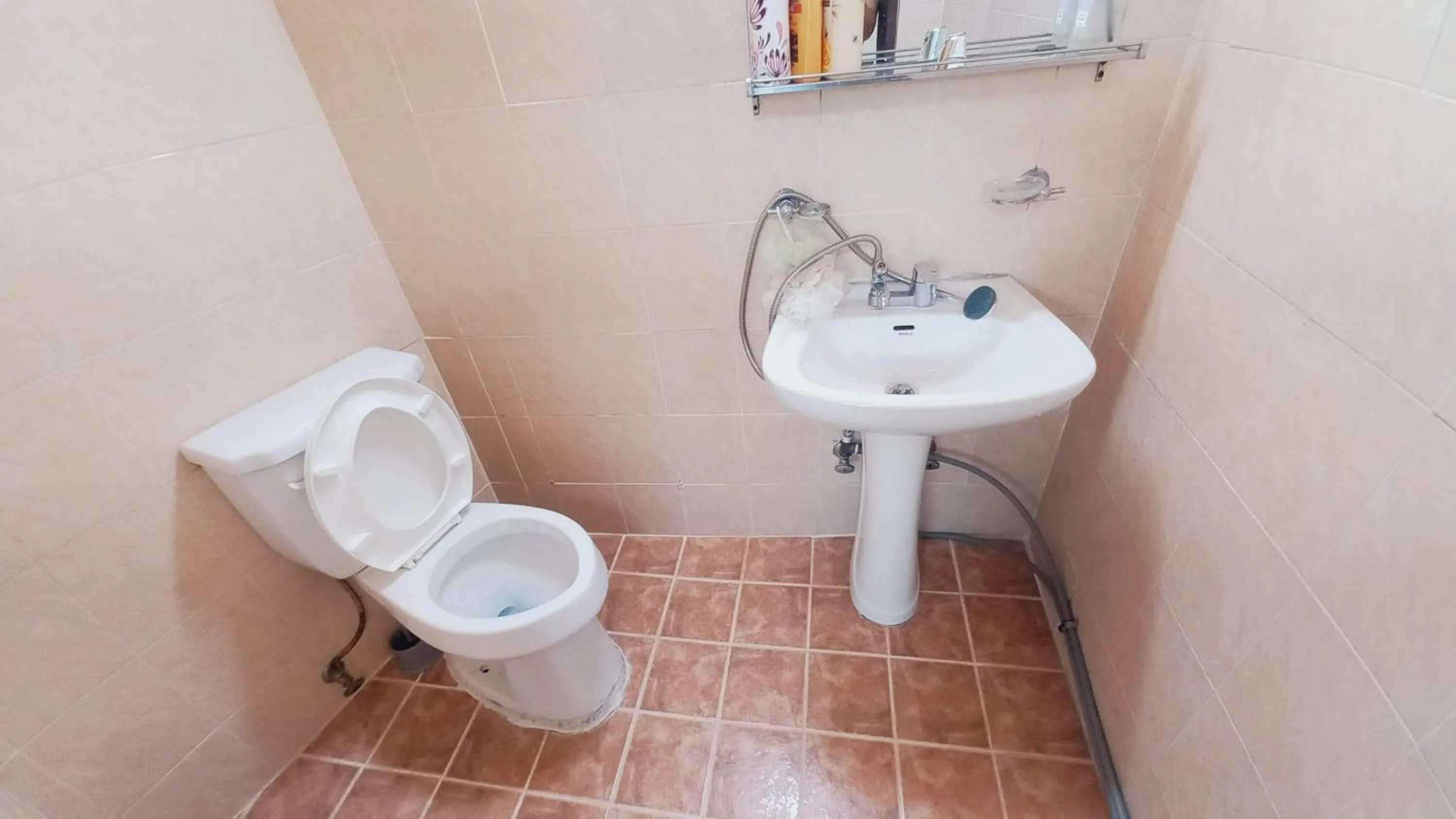 Bathroom in Sujeongjang Inn