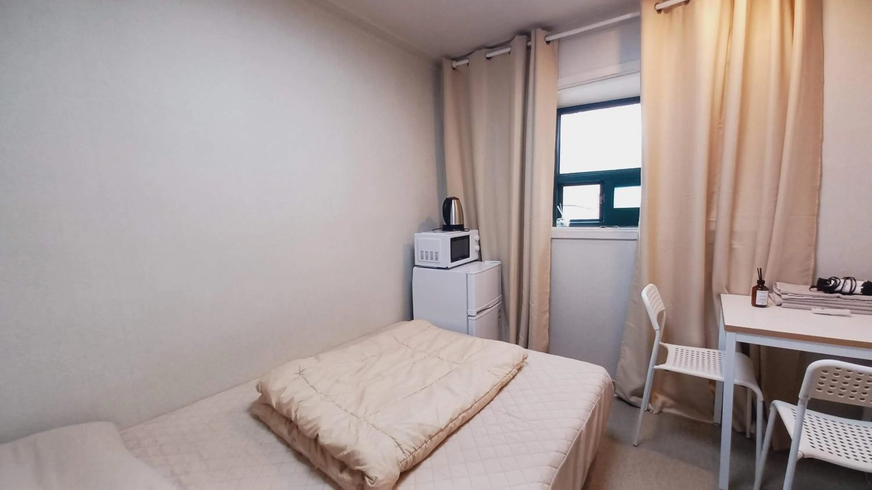 Photo of the whole room, Bed in Sujeongjang Inn