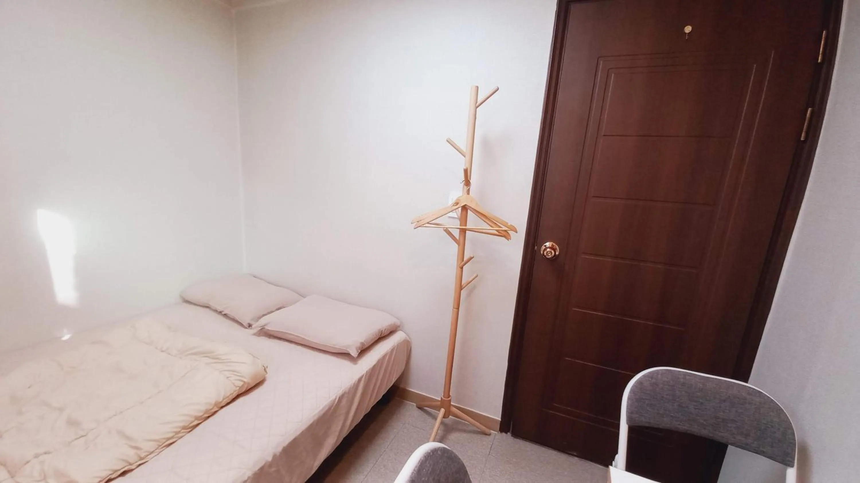 Photo of the whole room, Bed in Sujeongjang Inn