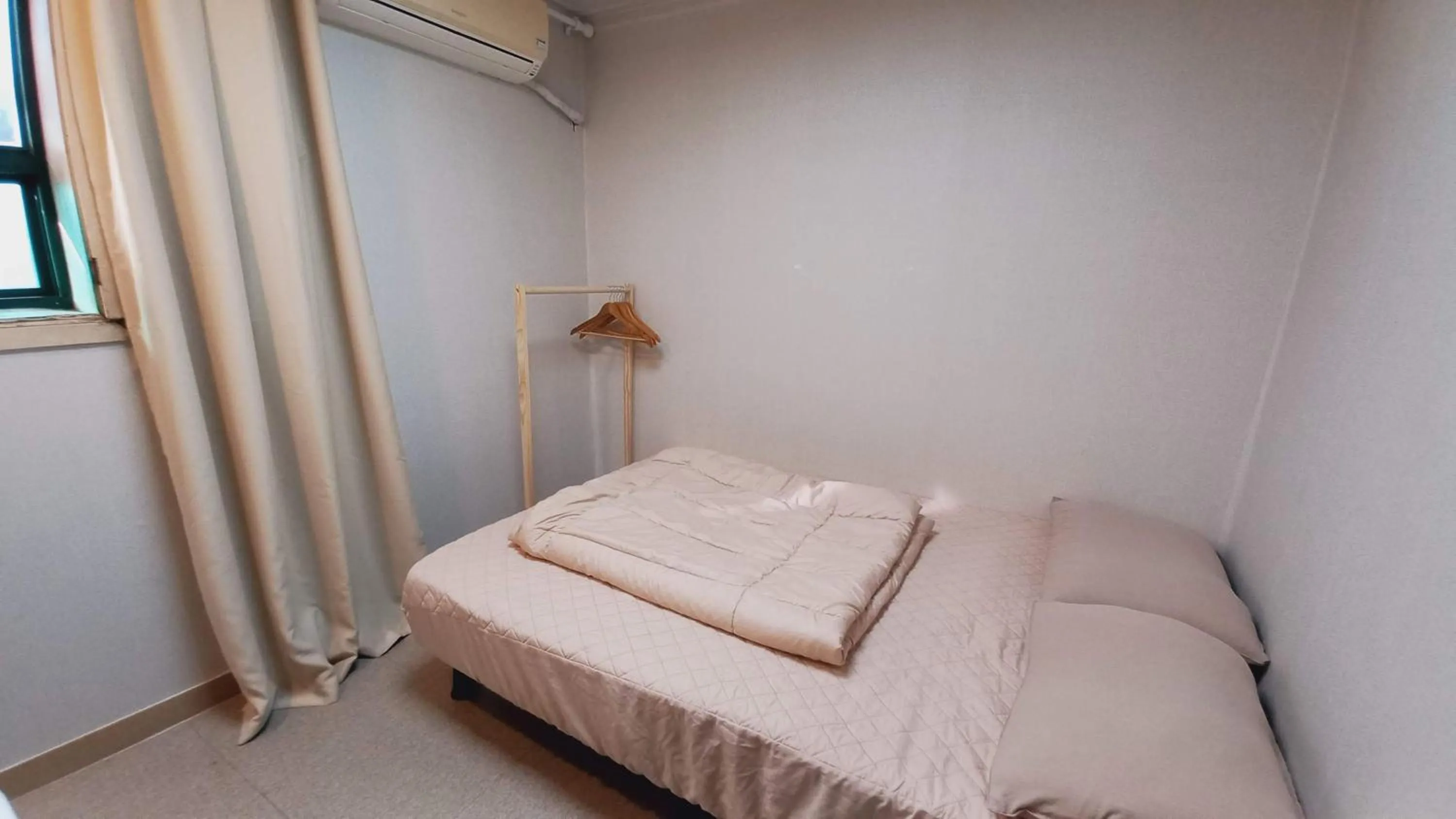 Bedroom, Bed in Sujeongjang Inn