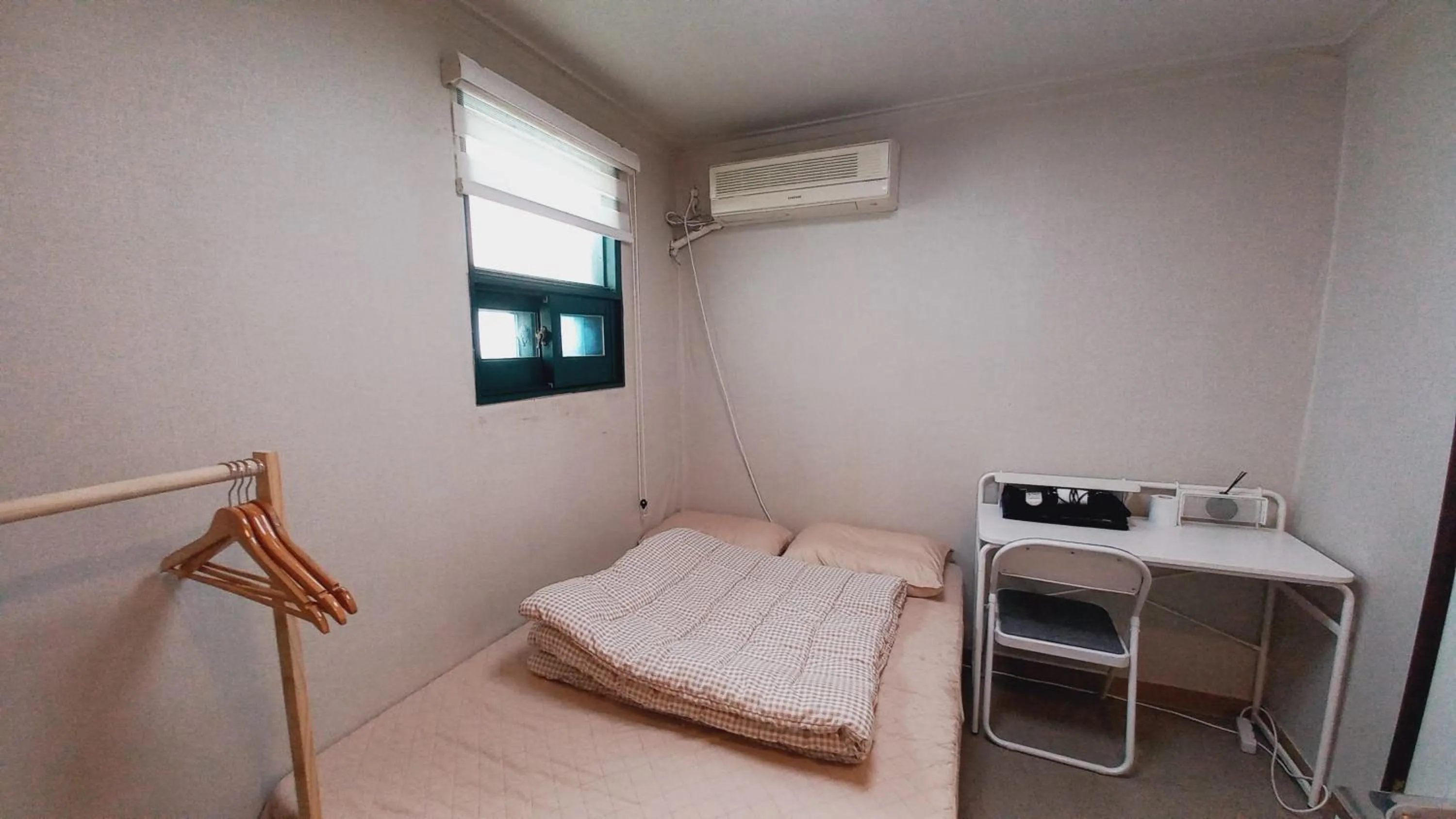 Photo of the whole room, Bed in Sujeongjang Inn