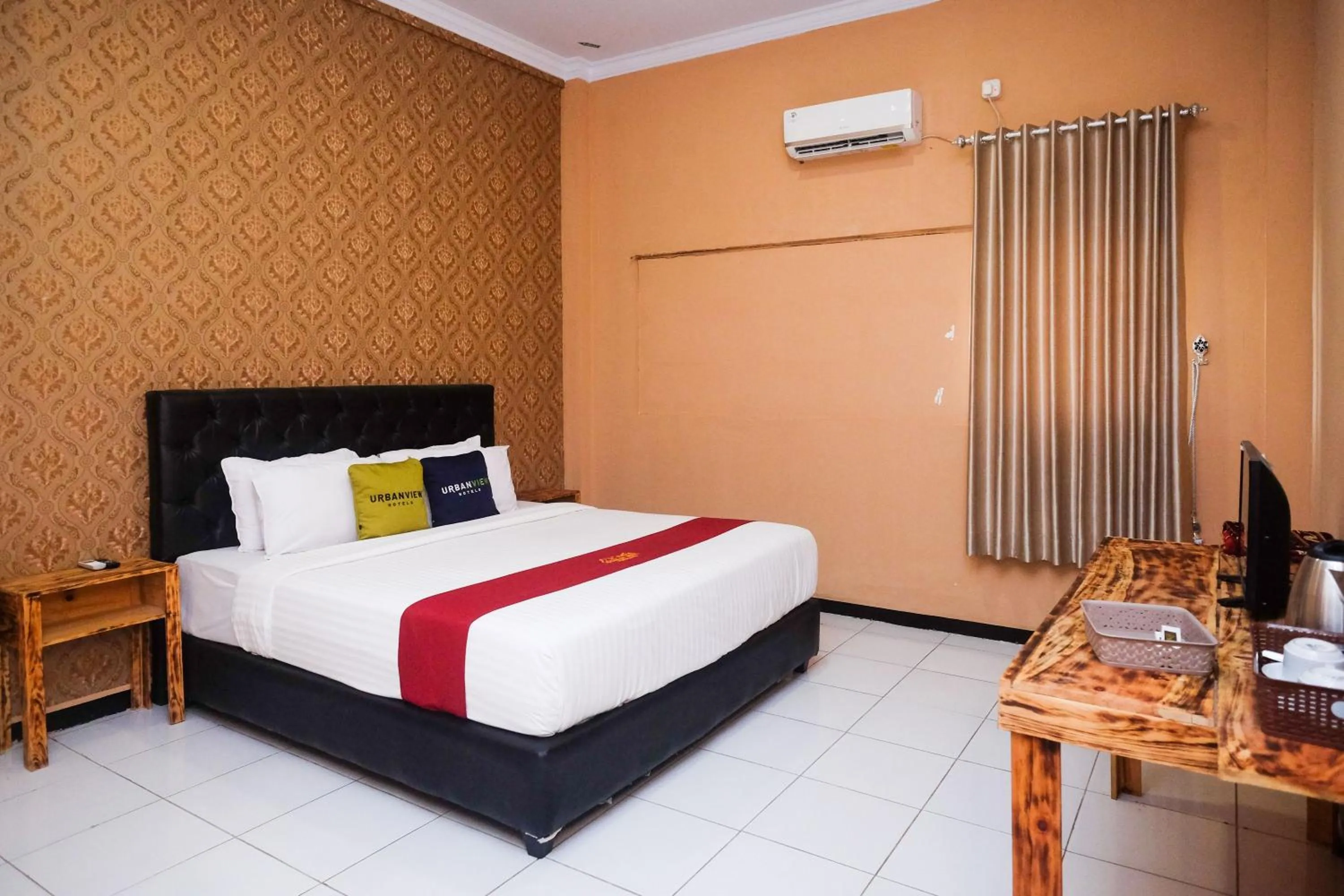 Bed in Urbanview Hotel LTefa Pemalang