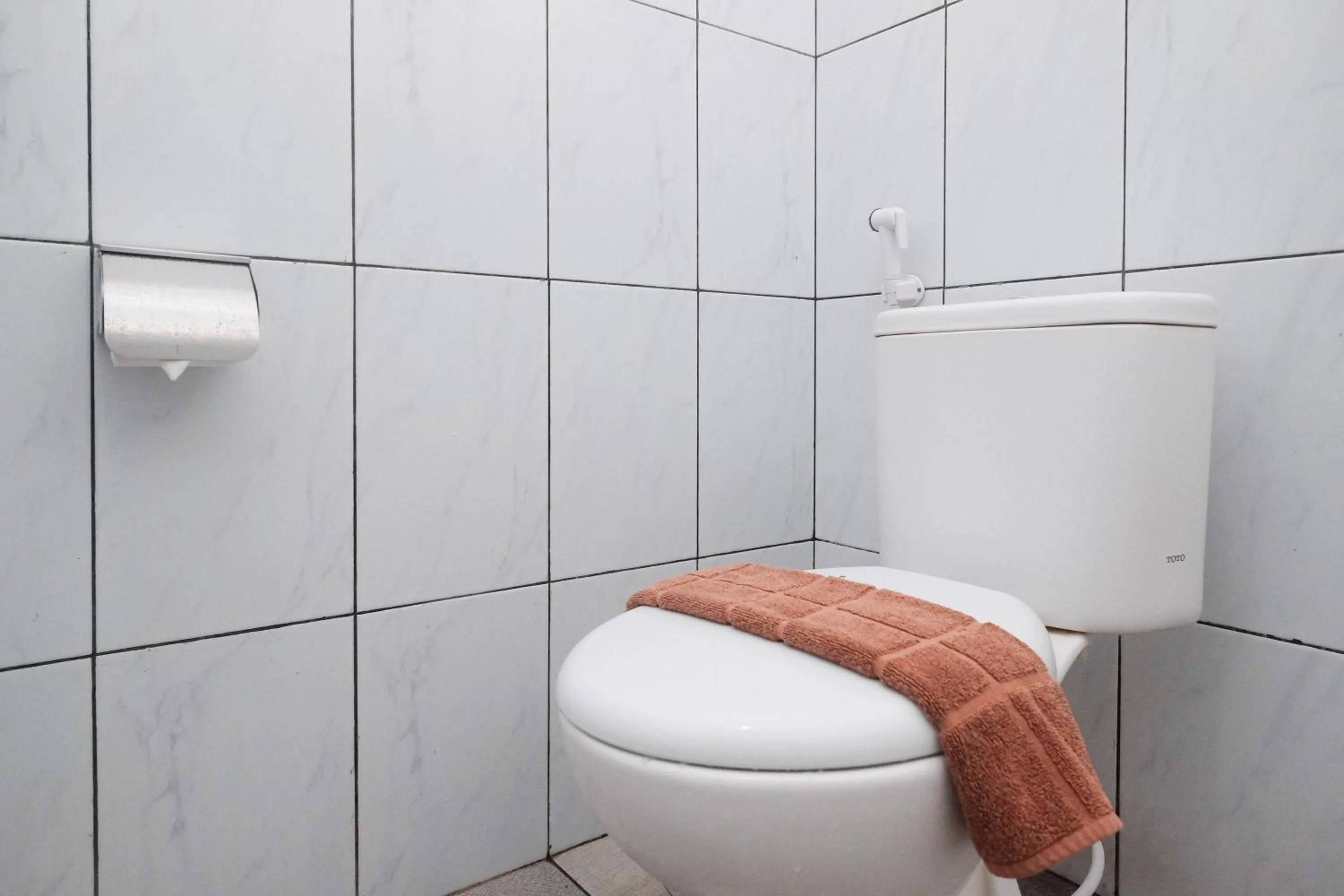 Bathroom in Urbanview Hotel LTefa Pemalang