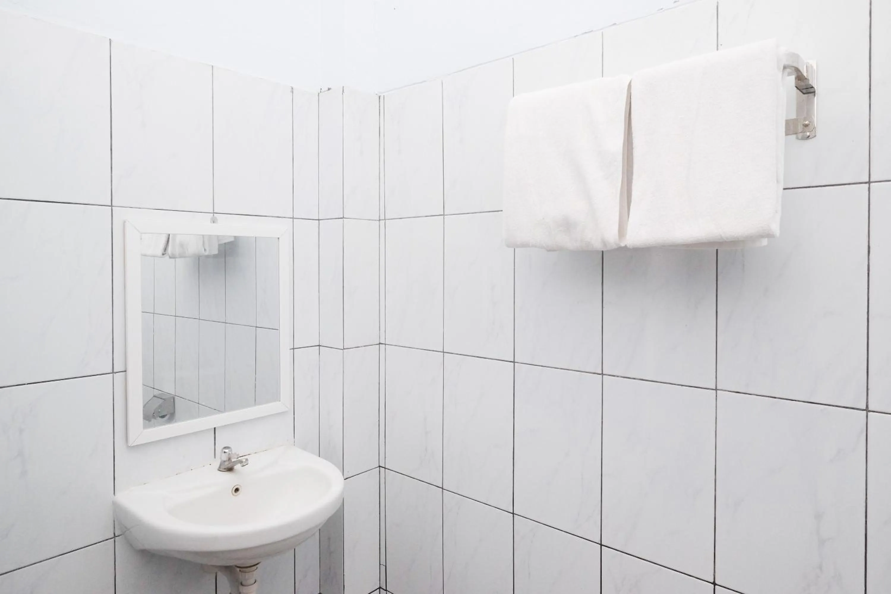 Bathroom in Urbanview Hotel LTefa Pemalang