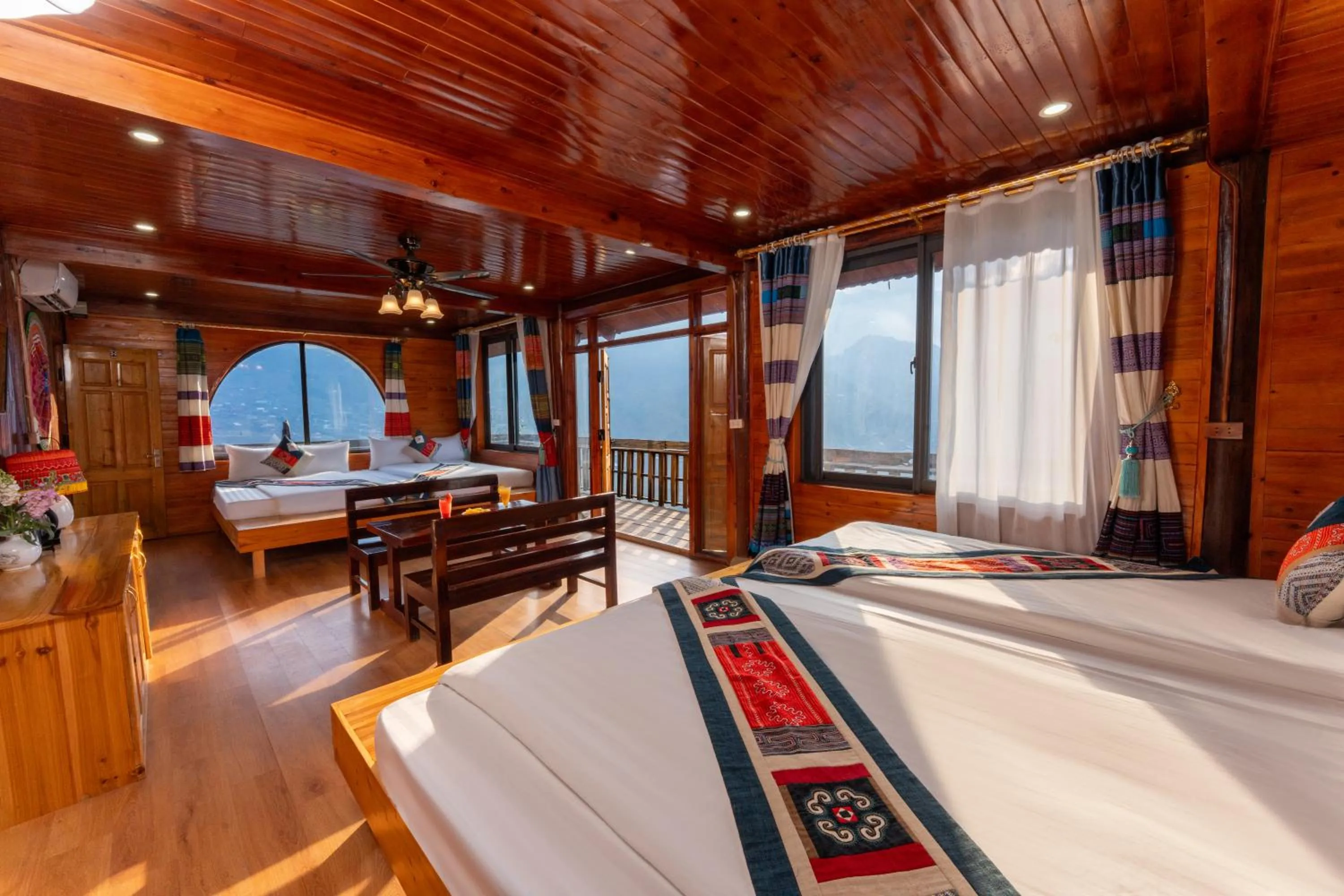 Bedroom, Bed in Muong Hoa River View Hotel