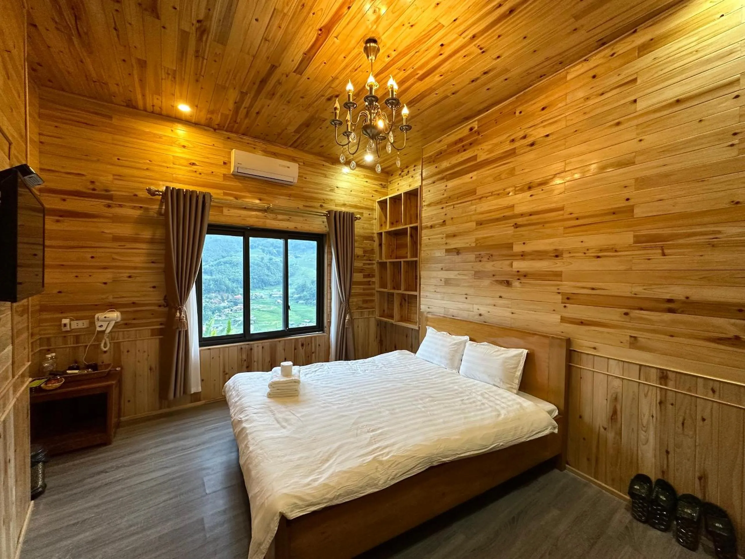 Bed in Muong Hoa River View Hotel