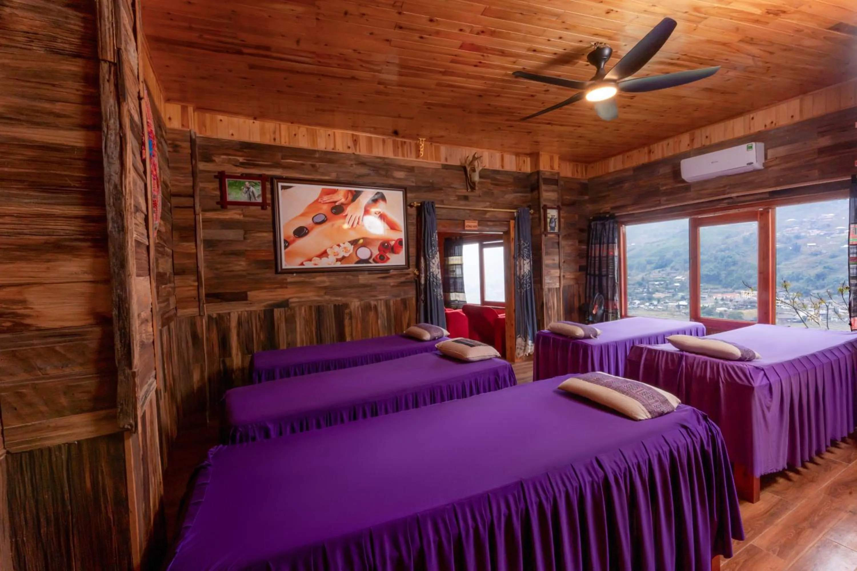 Massage, Bed in Muong Hoa River View Hotel