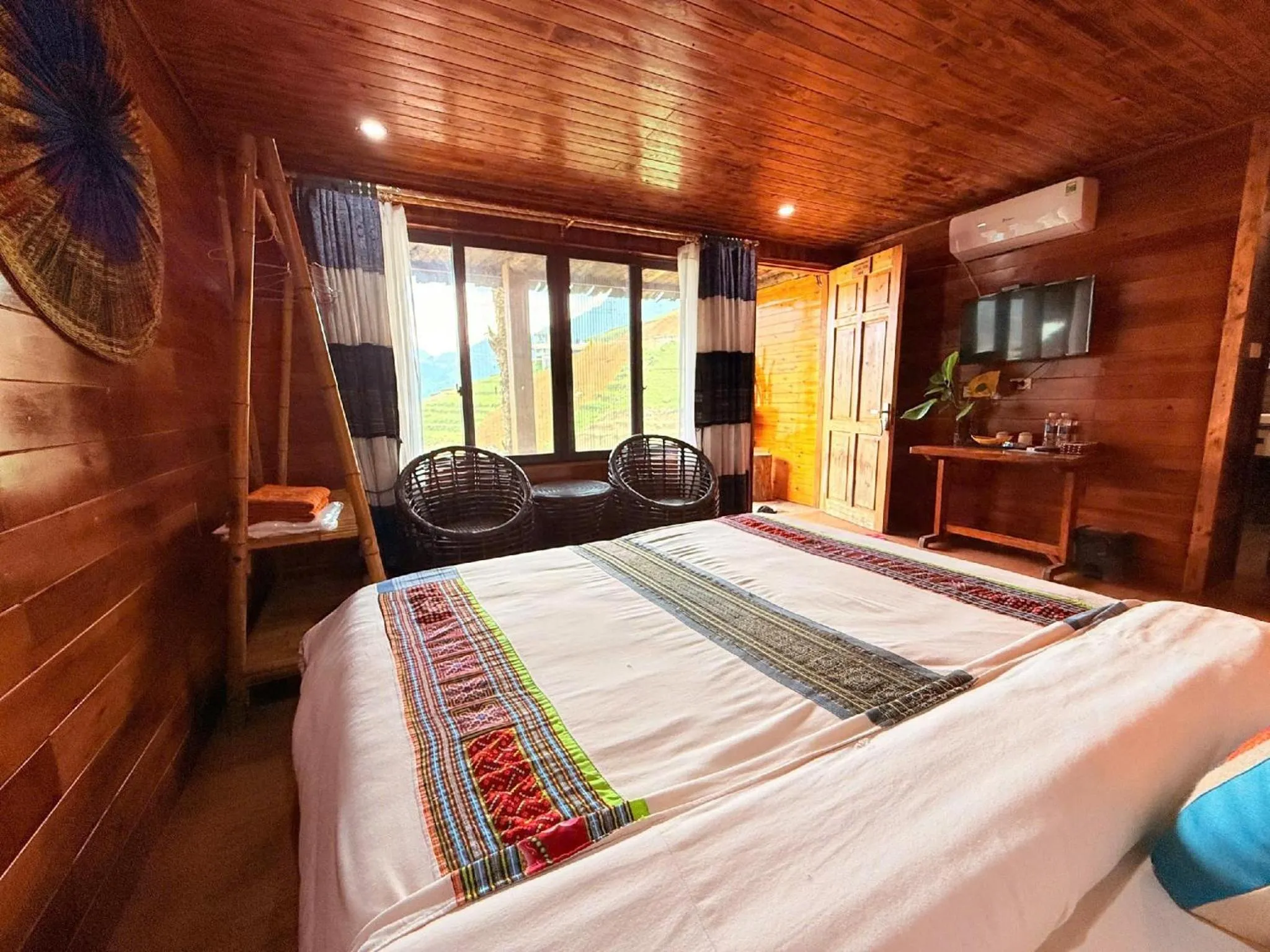 Bedroom, Bed in Muong Hoa River View Hotel