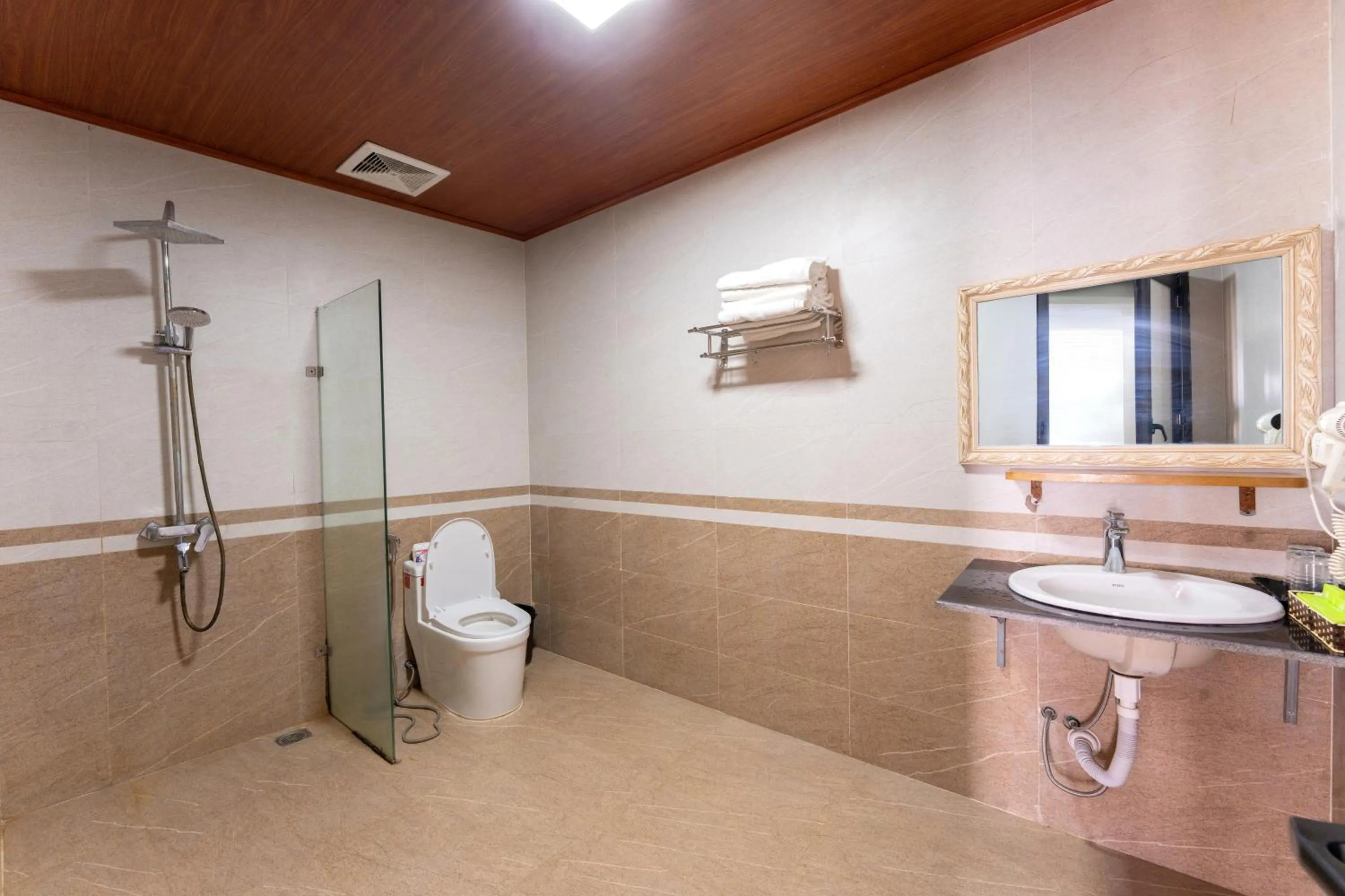 Bathroom in Muong Hoa River View Hotel