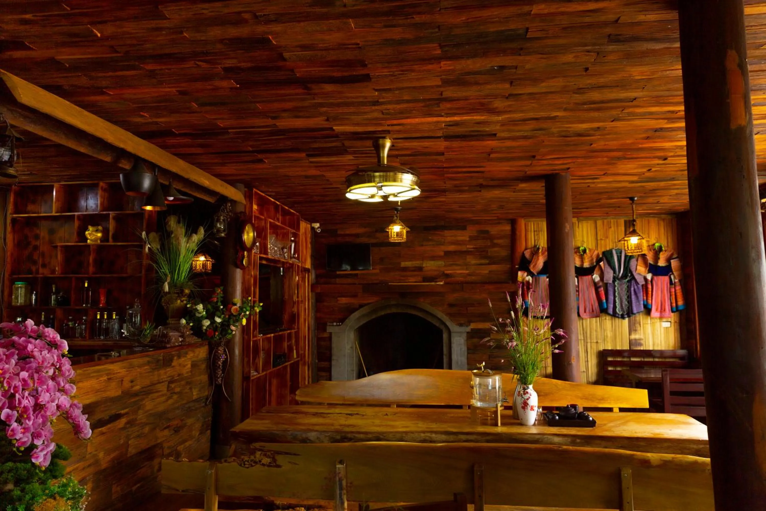 Restaurant/places to eat in Muong Hoa River View Hotel