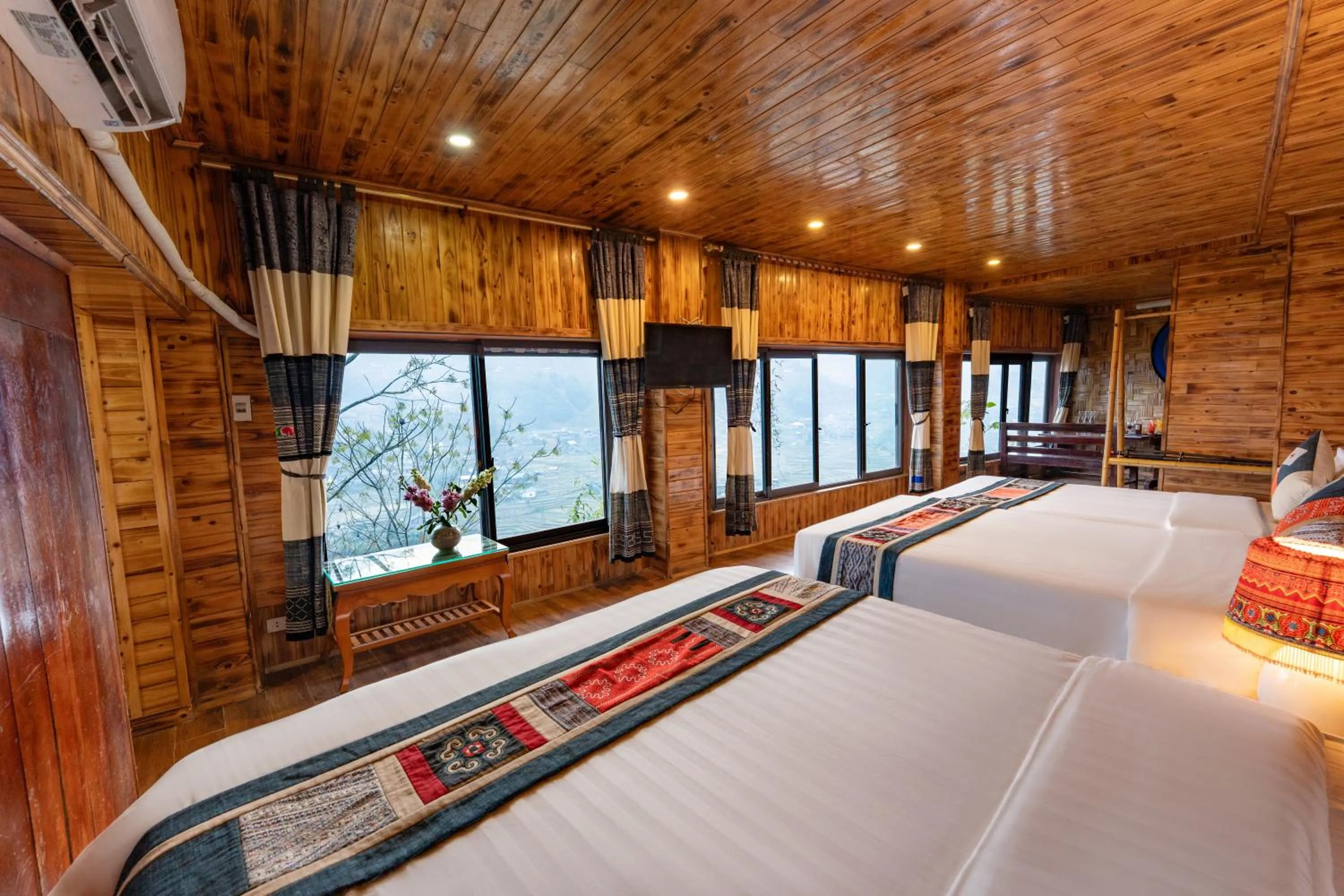 Bedroom, Bed in Muong Hoa River View Hotel