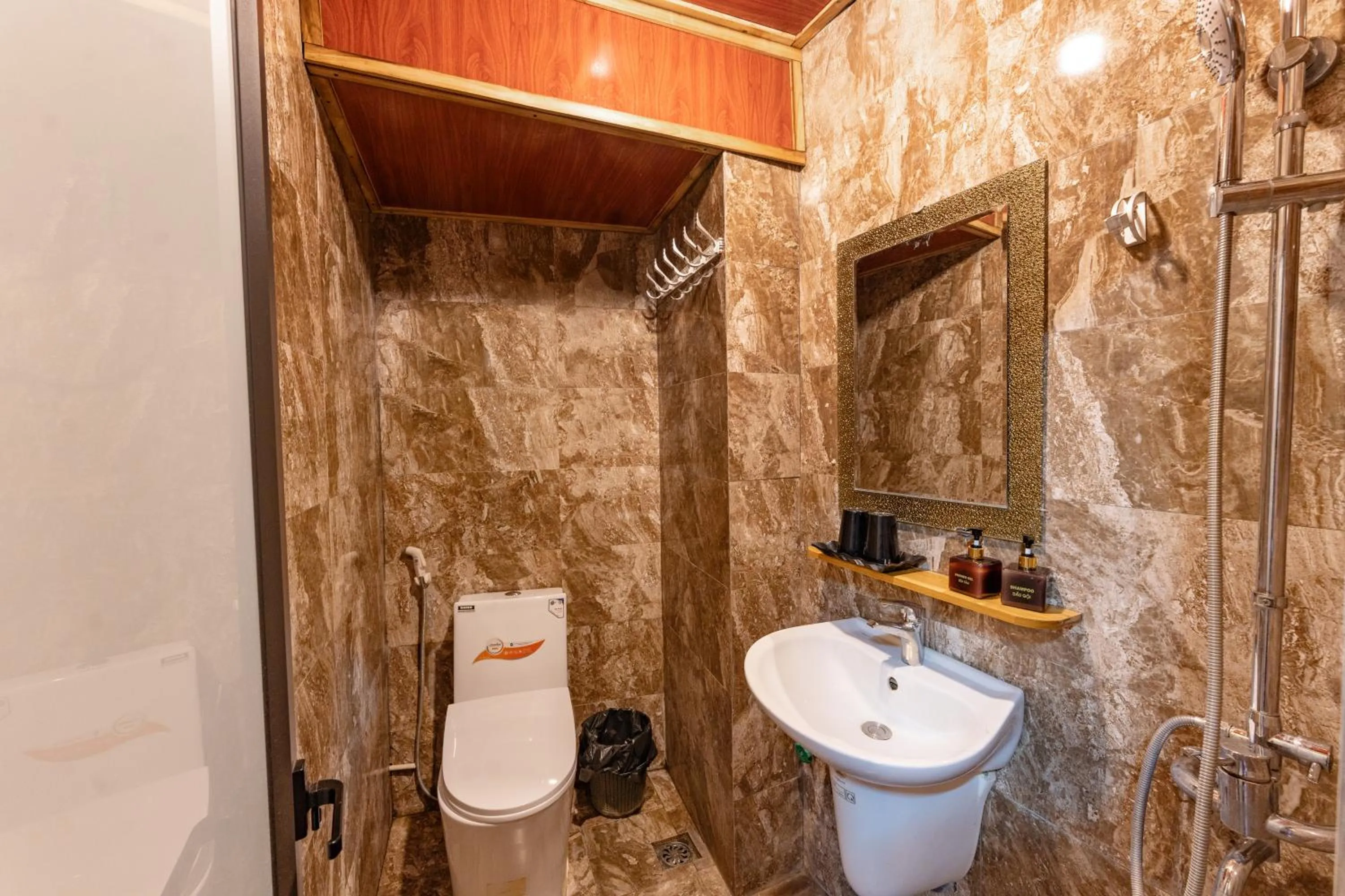 Bathroom in Muong Hoa River View Hotel