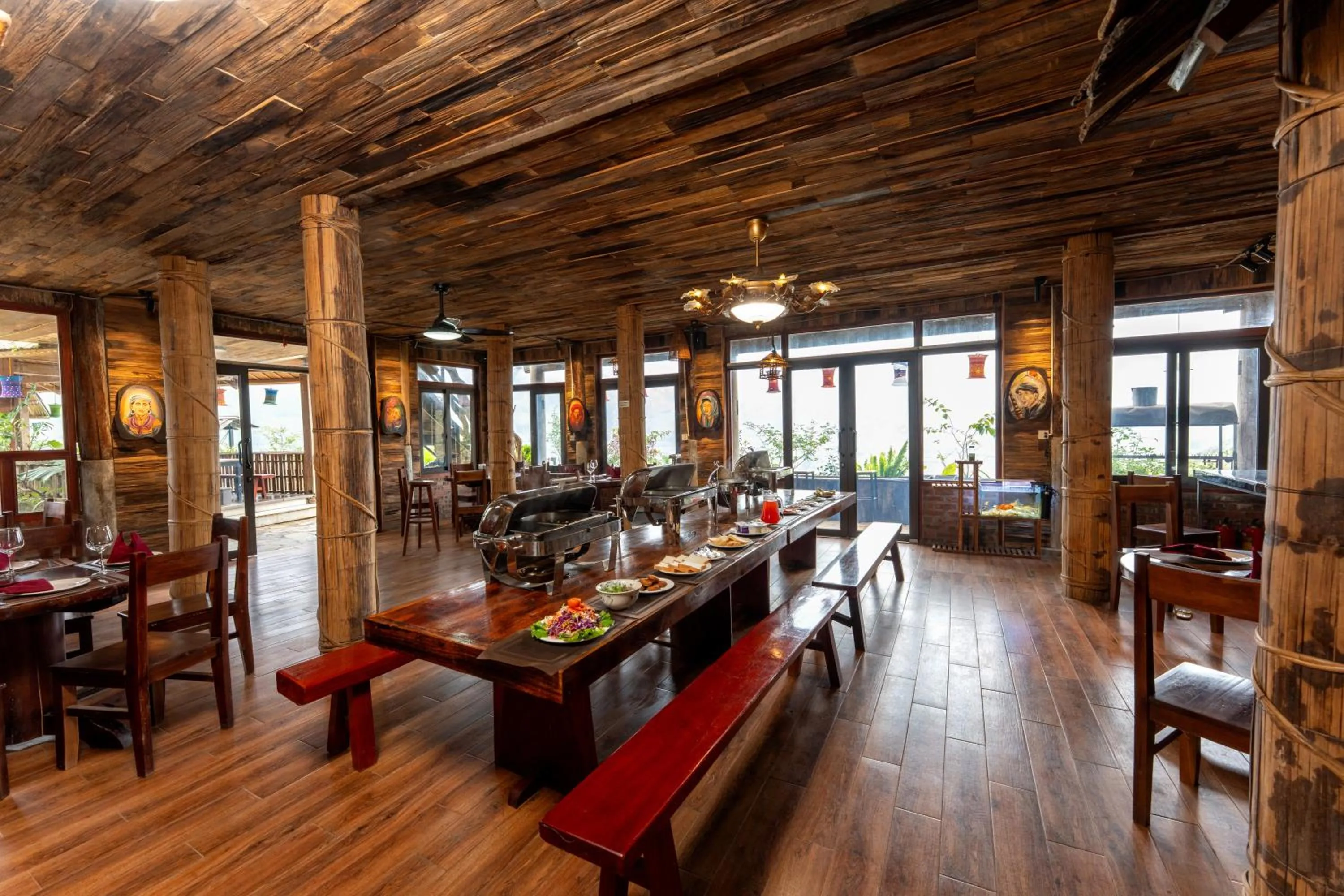 Restaurant/places to eat in Muong Hoa River View Hotel