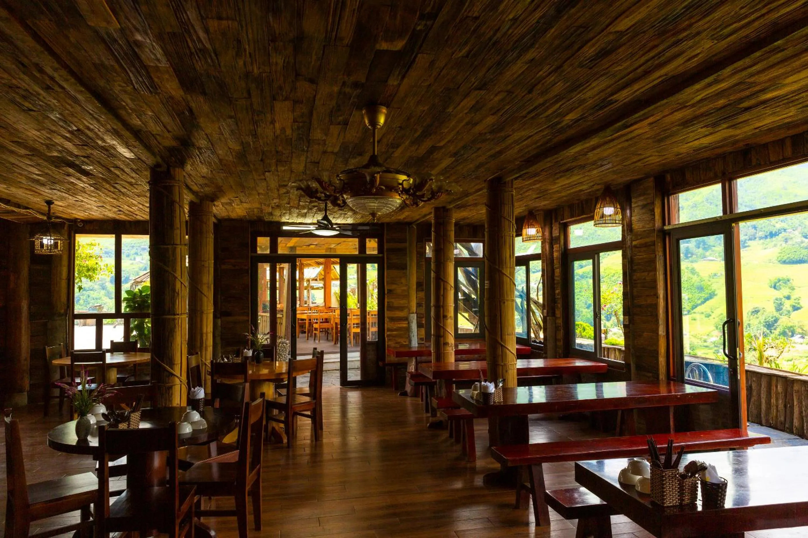 Restaurant/places to eat in Muong Hoa River View Hotel