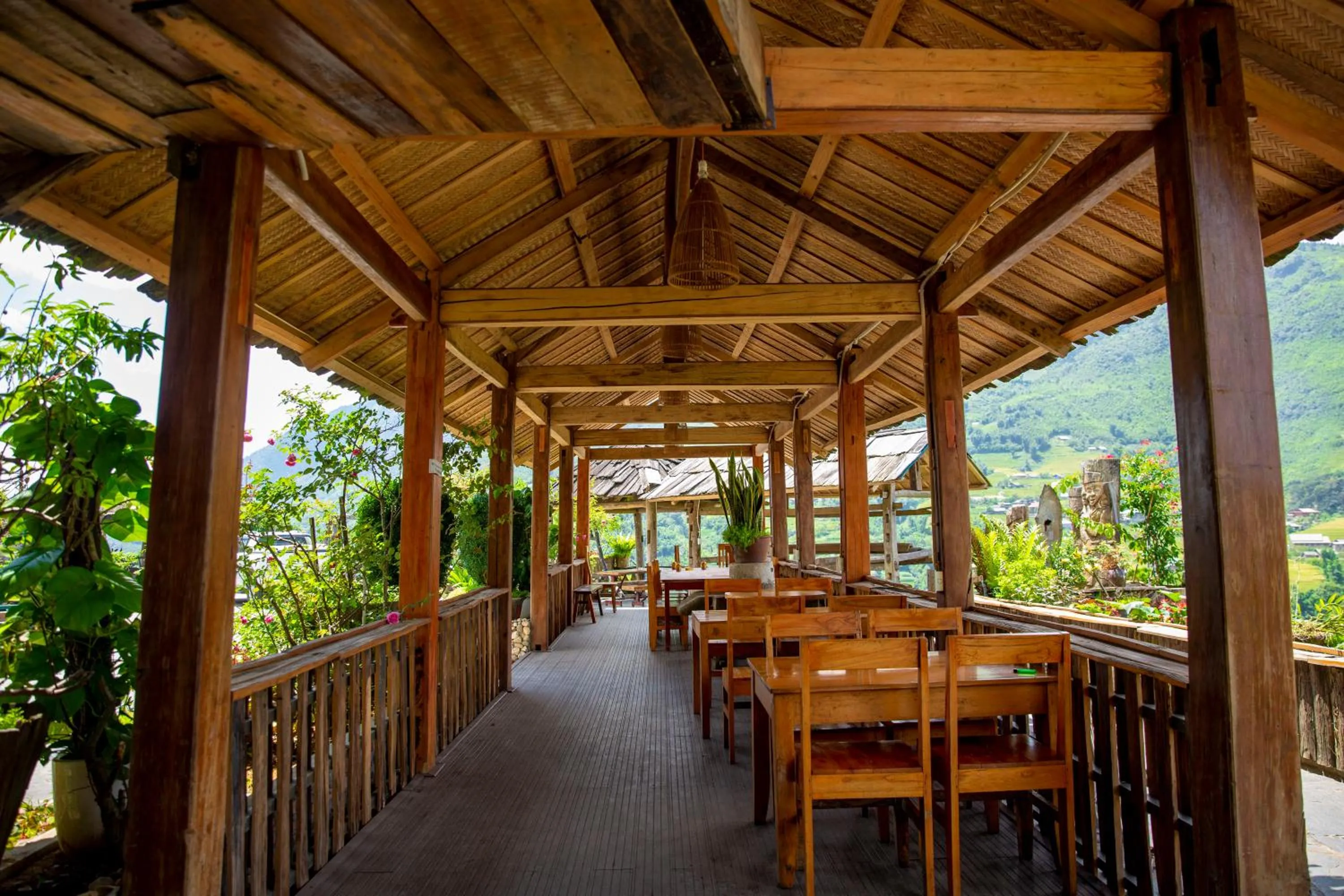 Restaurant/places to eat in Muong Hoa River View Hotel