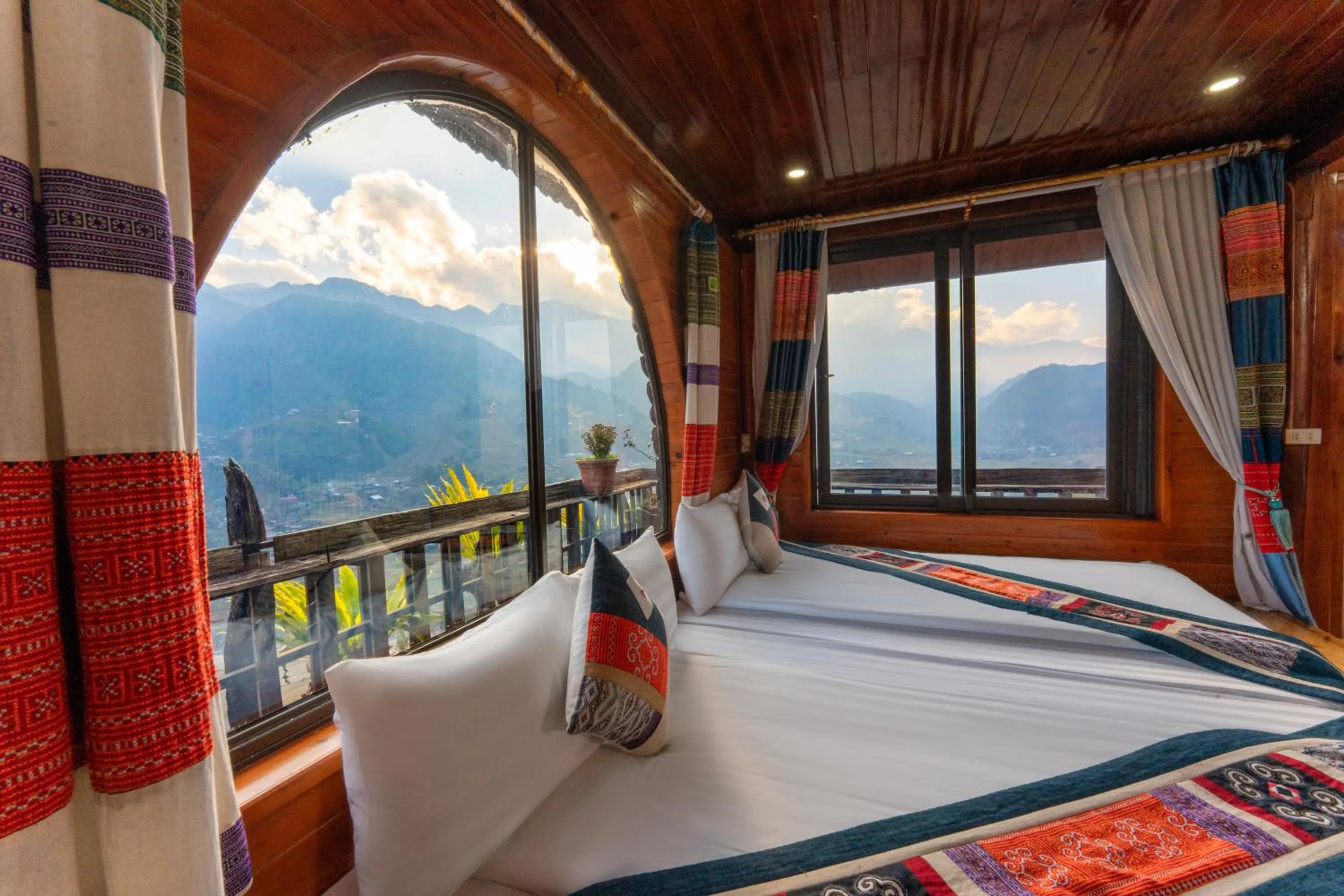 View (from property/room), Bed in Muong Hoa River View Hotel