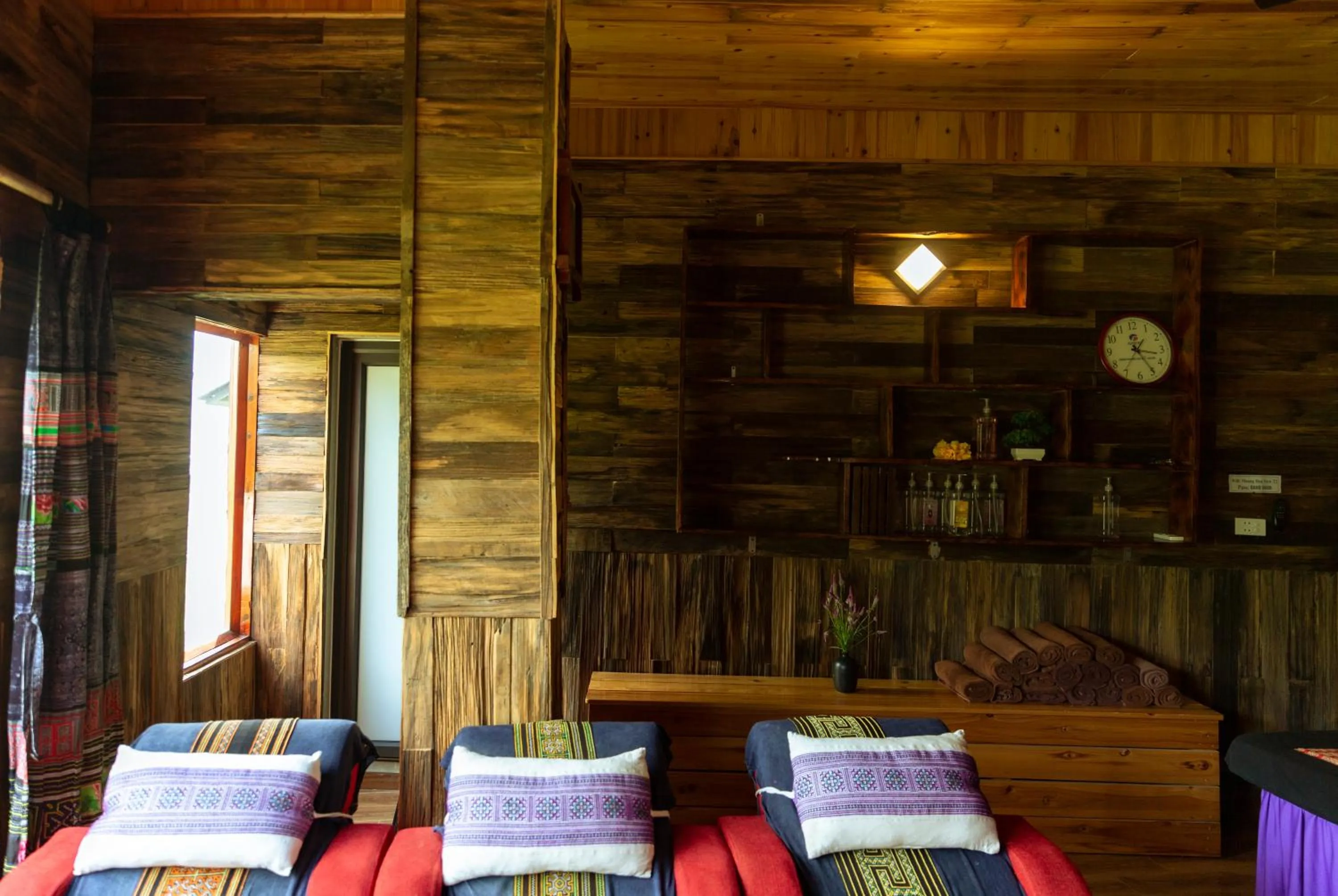 Massage, Bed in Muong Hoa River View Hotel