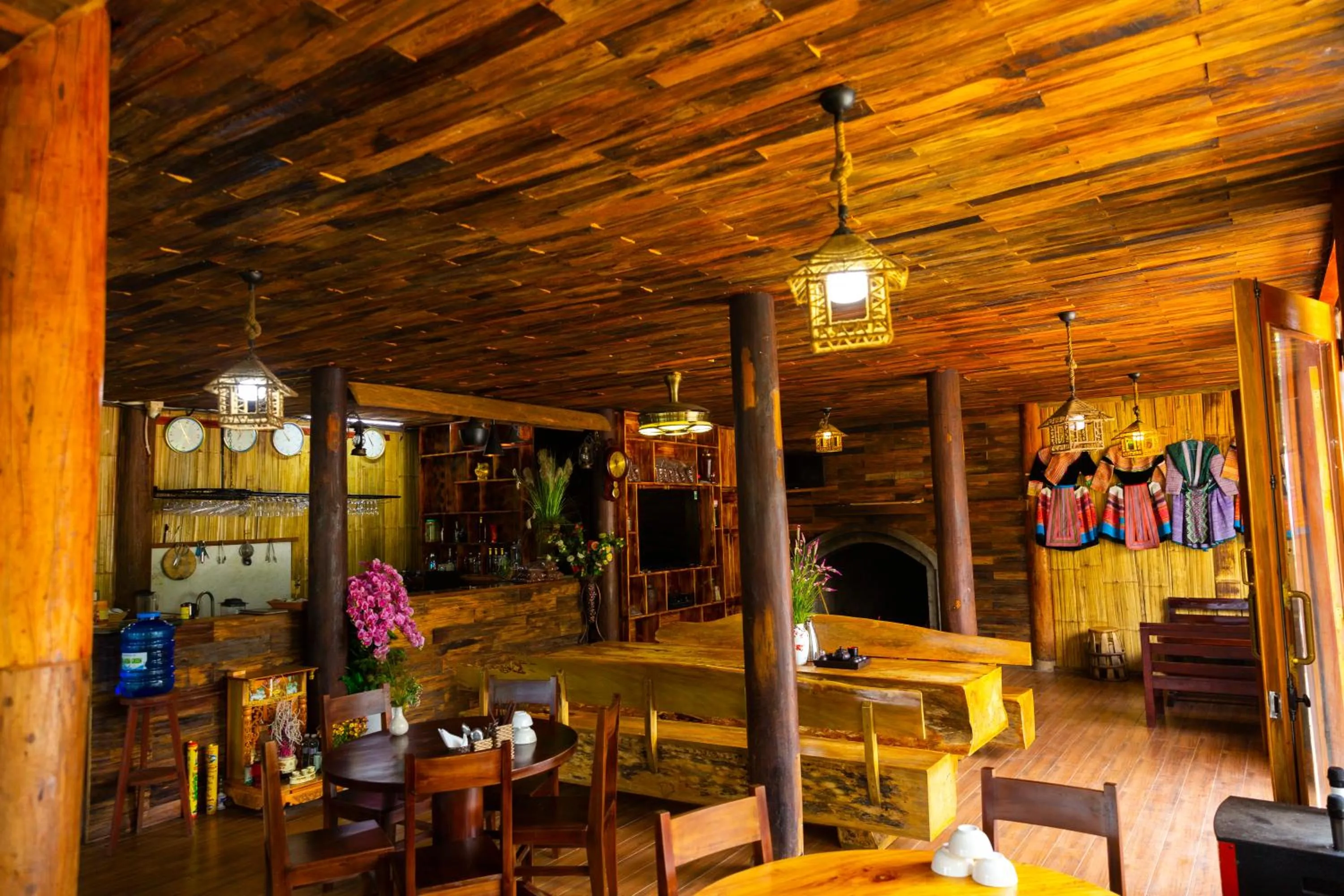 Restaurant/places to eat in Muong Hoa River View Hotel