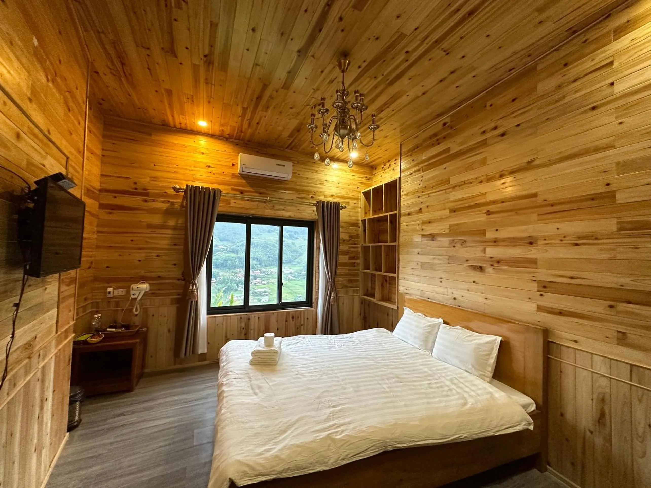 Bed in Muong Hoa River View Hotel