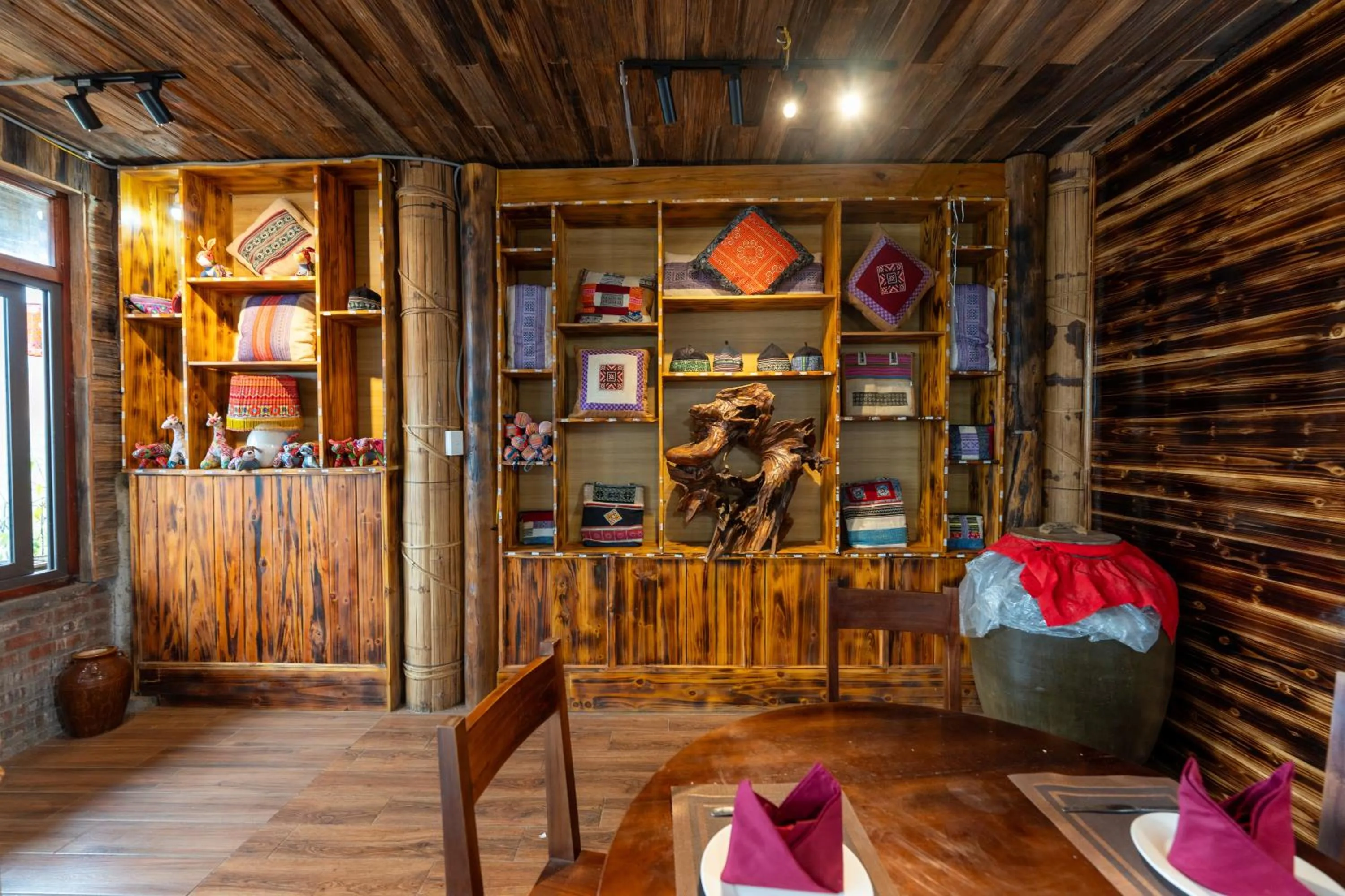 Restaurant/places to eat in Muong Hoa River View Hotel