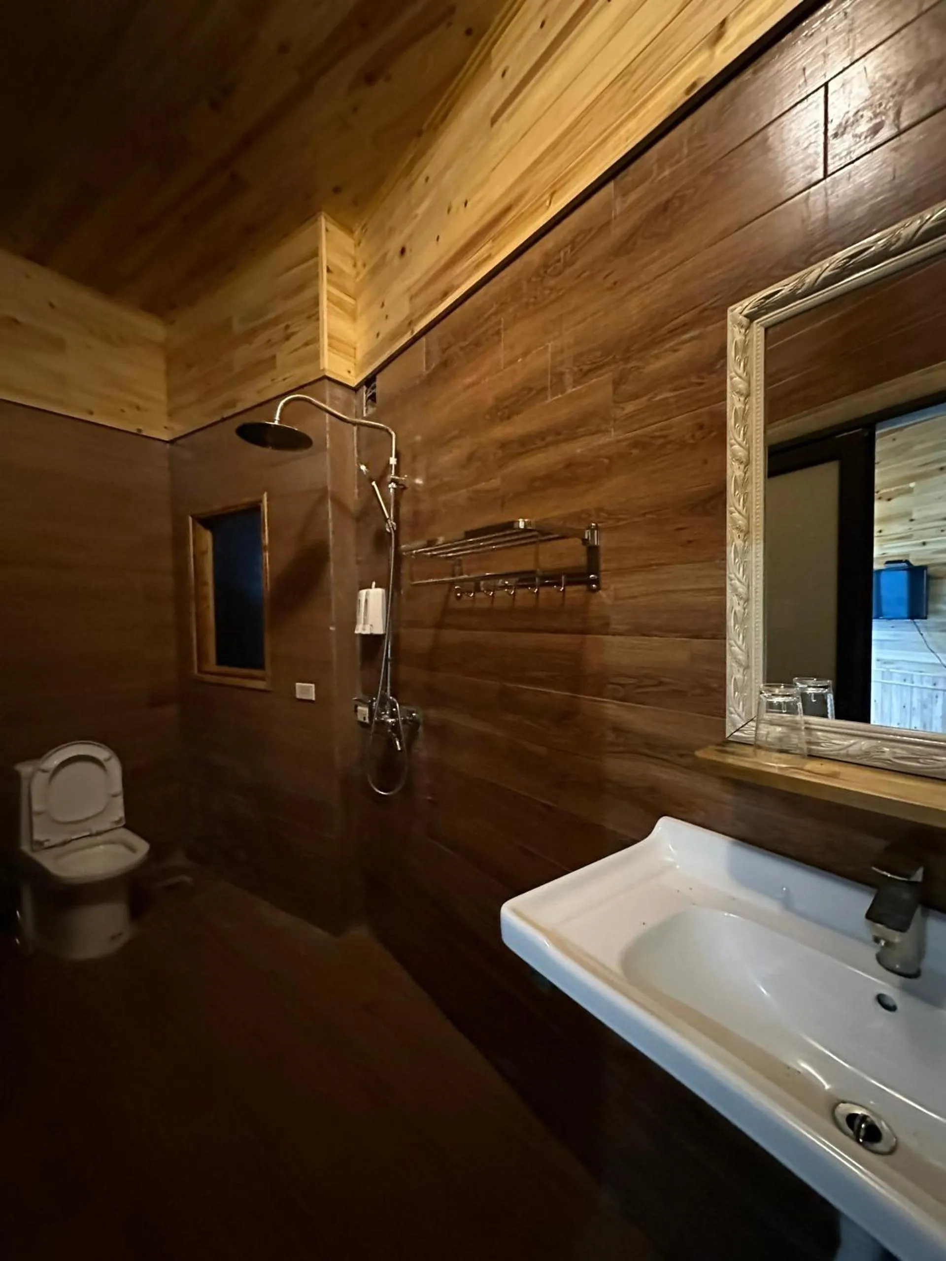 Shower in Muong Hoa River View Hotel