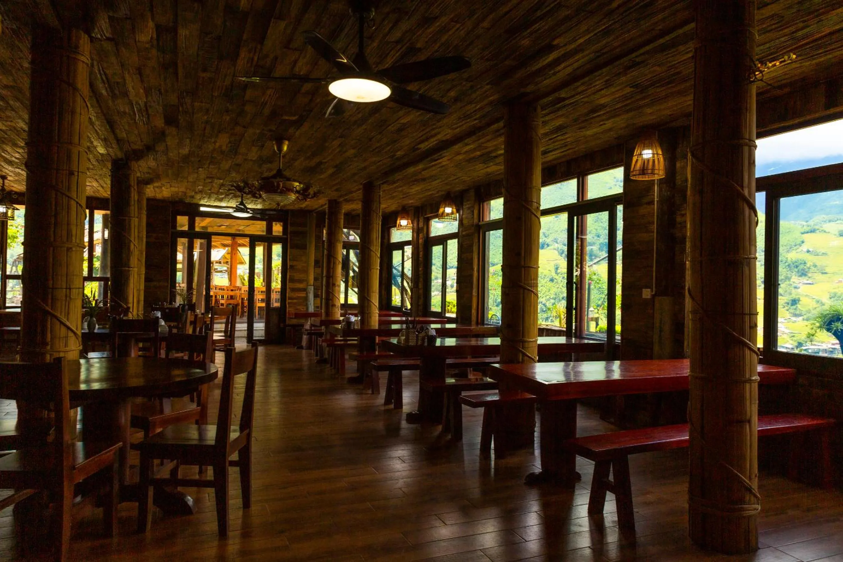Restaurant/places to eat in Muong Hoa River View Hotel