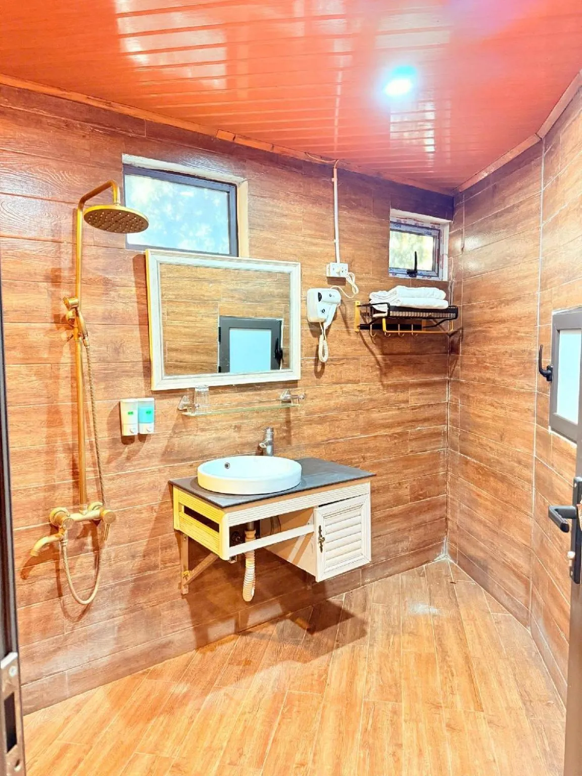 Bathroom in Muong Hoa River View Hotel