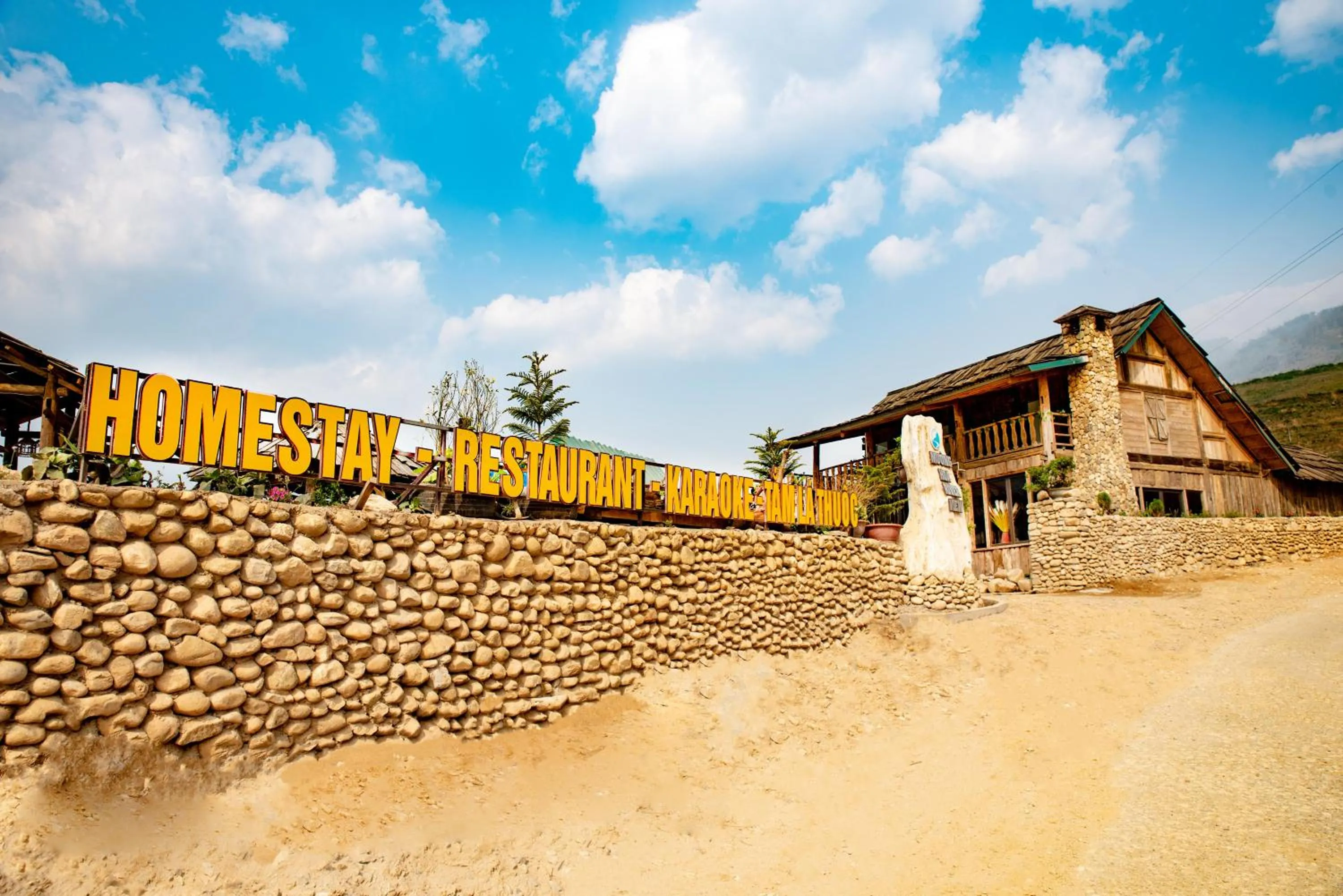 Restaurant/places to eat in Muong Hoa River View Hotel