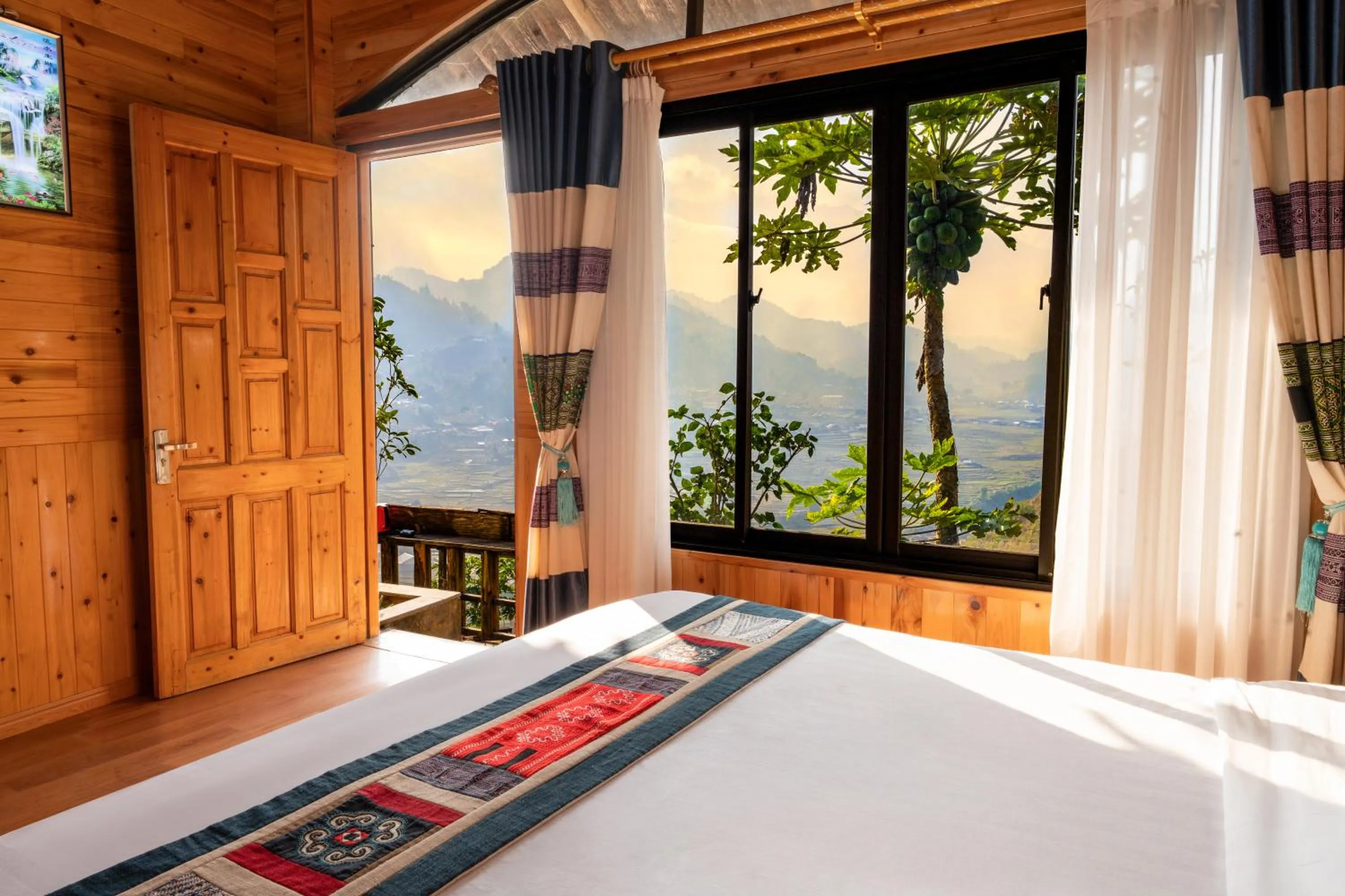 View (from property/room), Bed in Muong Hoa River View Hotel