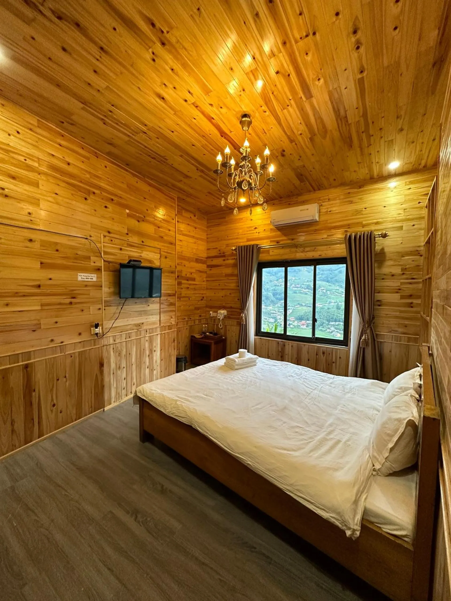 Communal lounge/ TV room, Bed in Muong Hoa River View Hotel