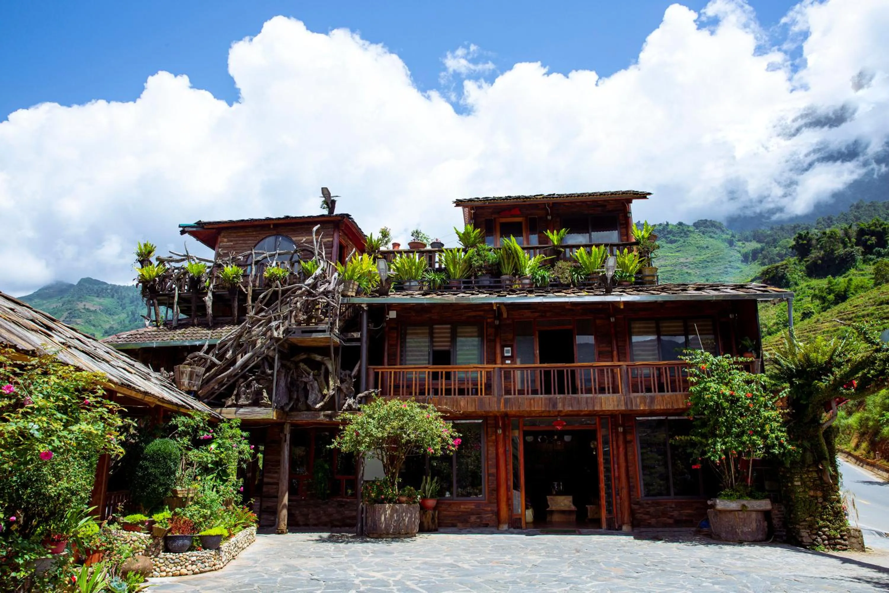 Property building in Muong Hoa River View Hotel