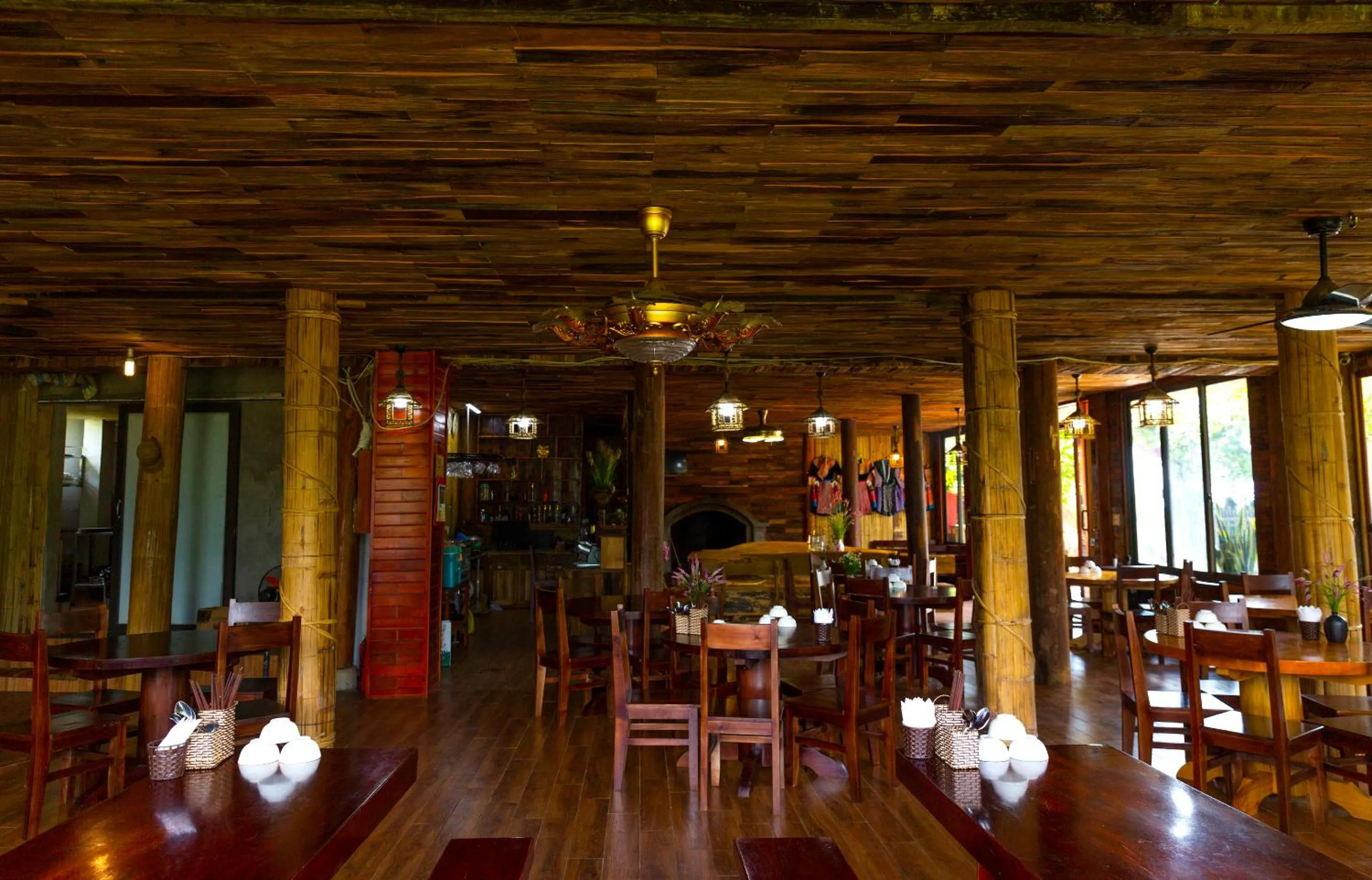 Restaurant/places to eat in Muong Hoa River View Hotel