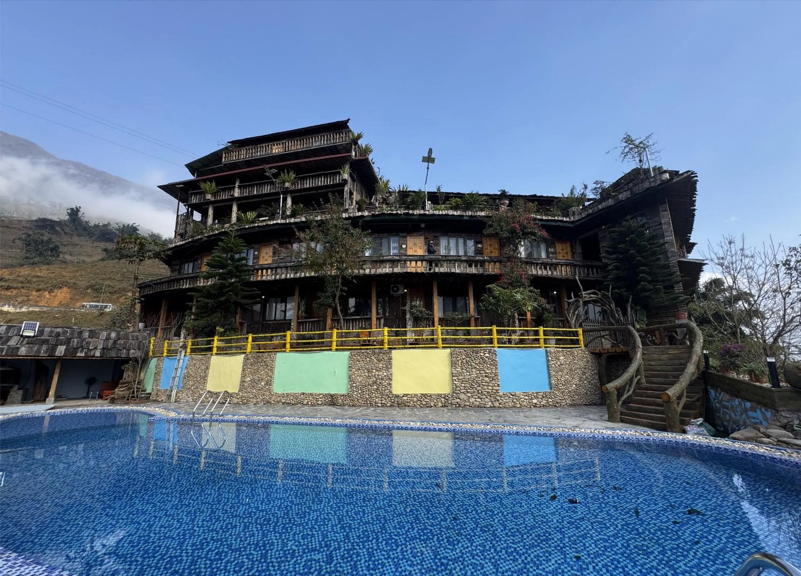 Swimming pool in Muong Hoa River View Hotel
