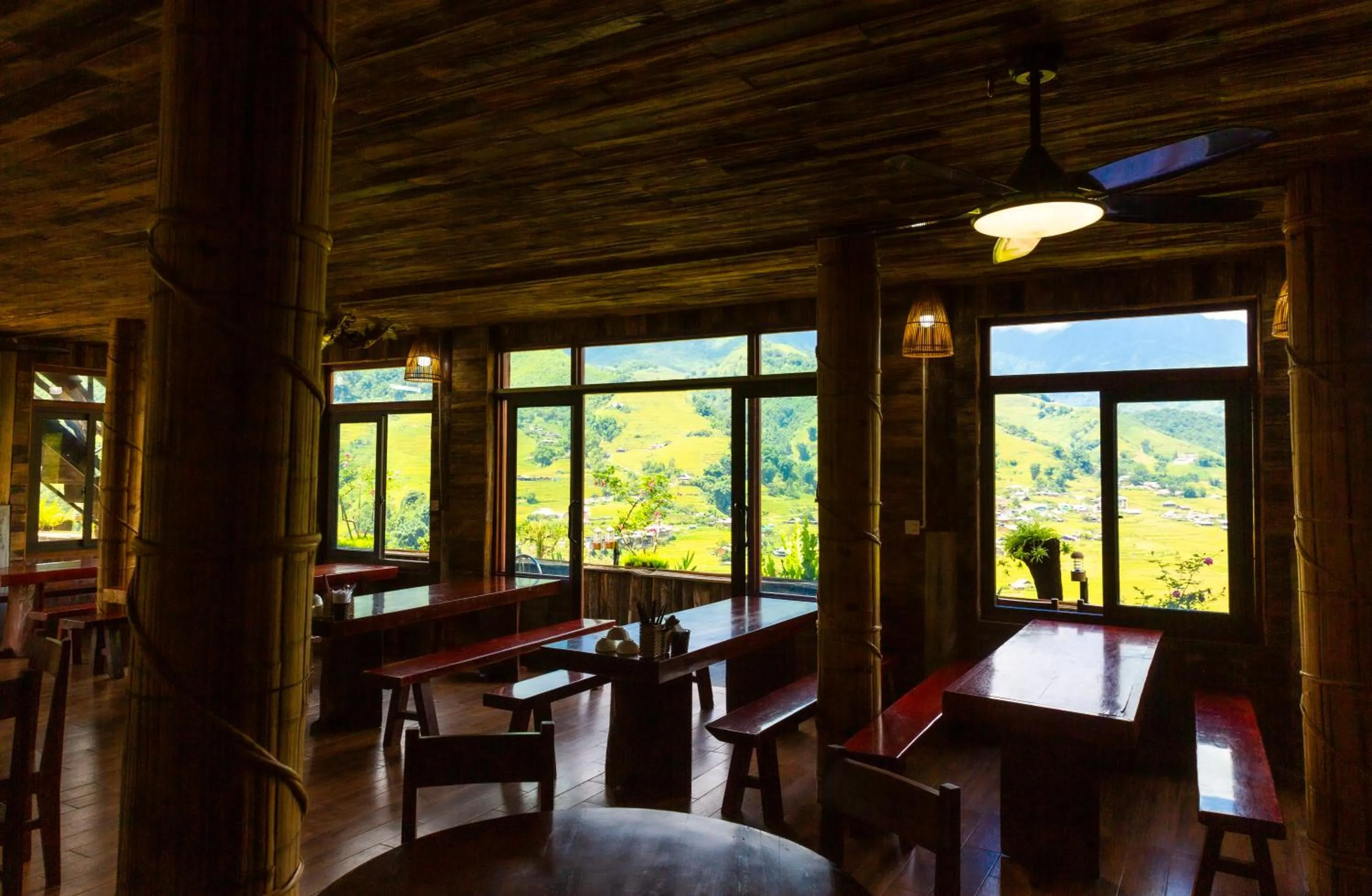 Restaurant/places to eat in Muong Hoa River View Hotel