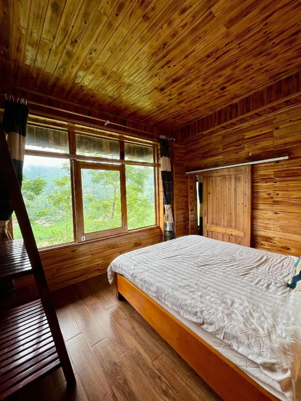 Bedroom, Bed in Muong Hoa River View Hotel