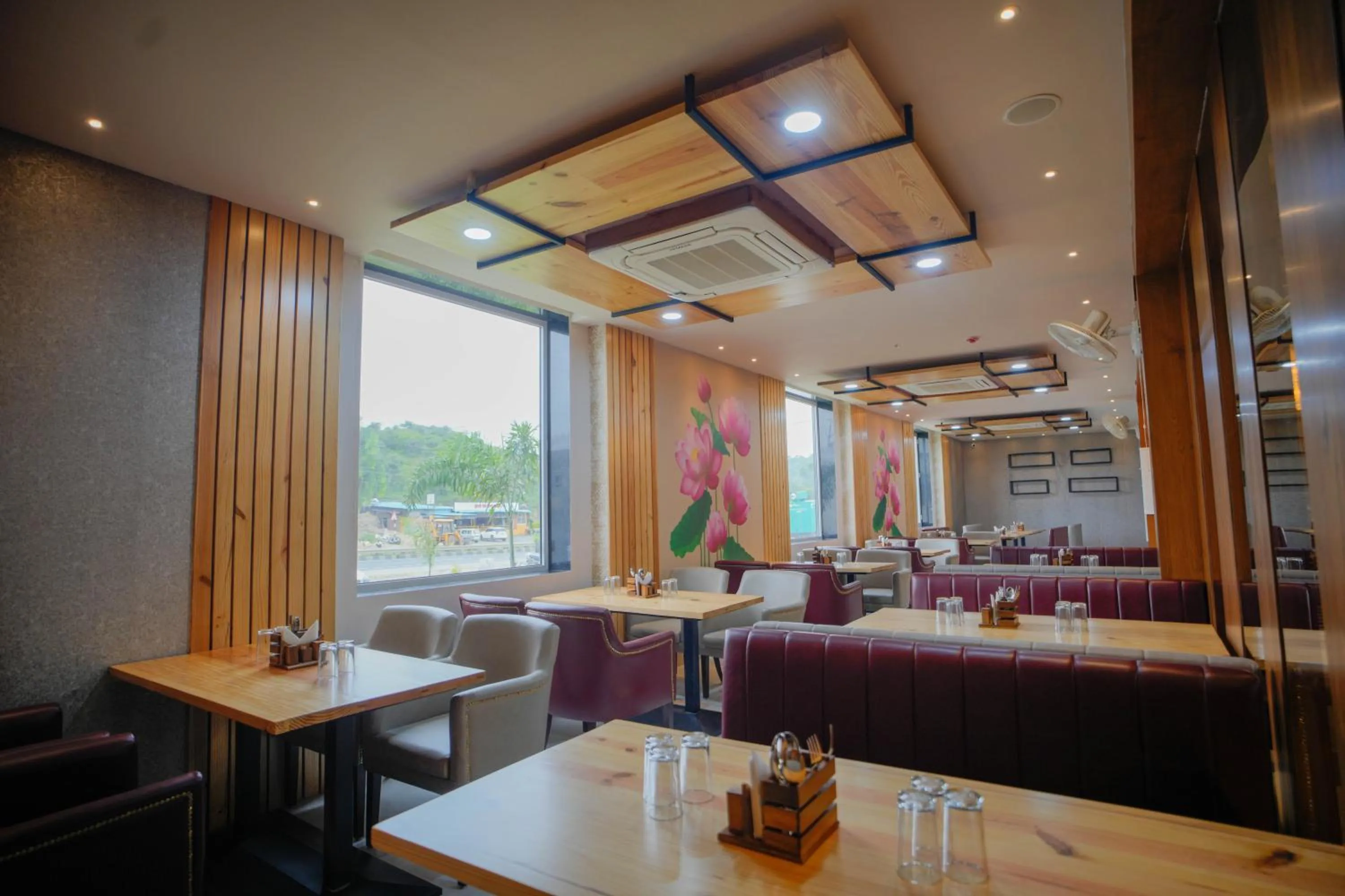 Restaurant/places to eat in The Ekling Garh Hotel & Resort