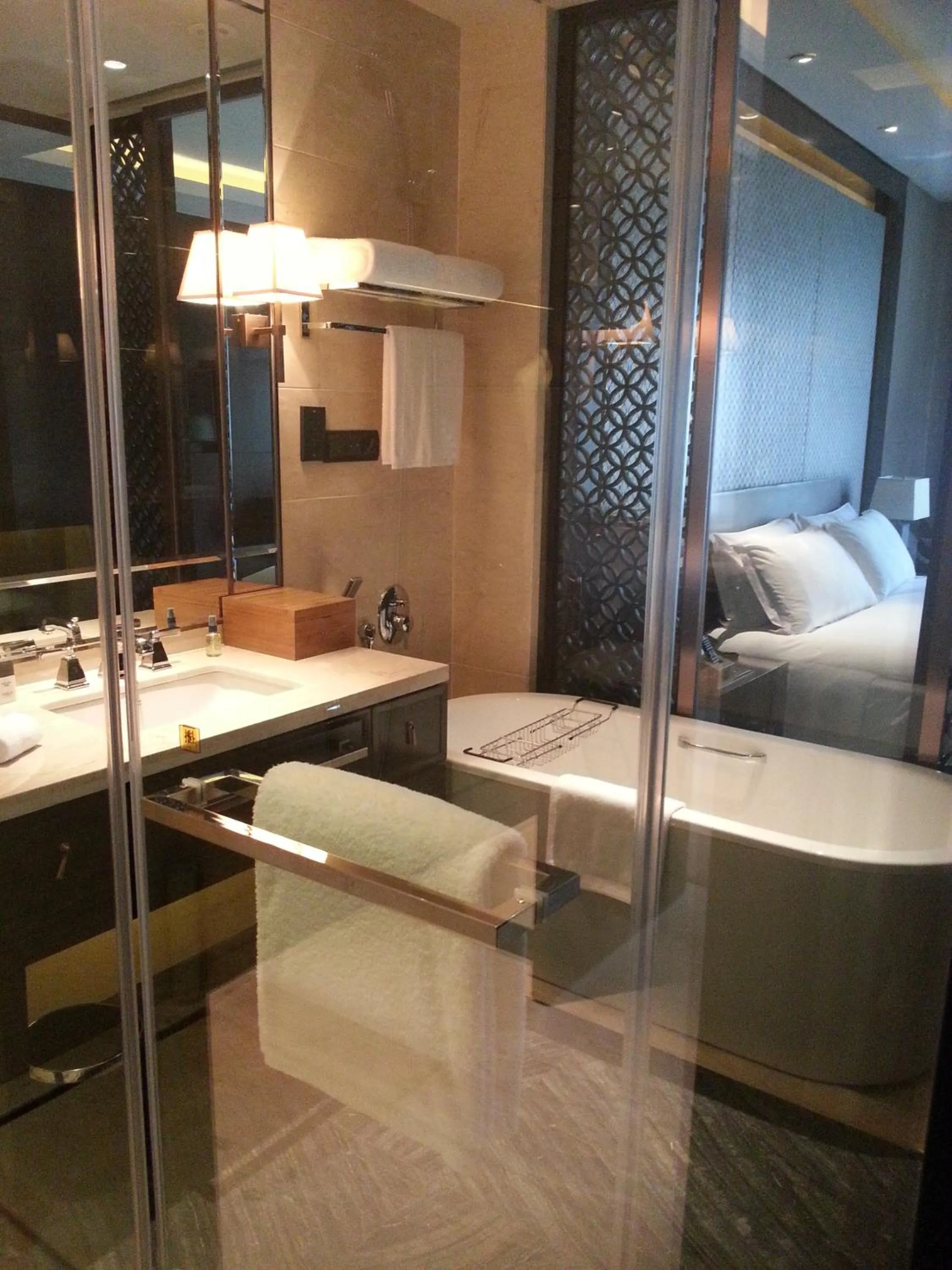 Bathroom, Bed in Primus Hotel Qipan Moutain Shenyang