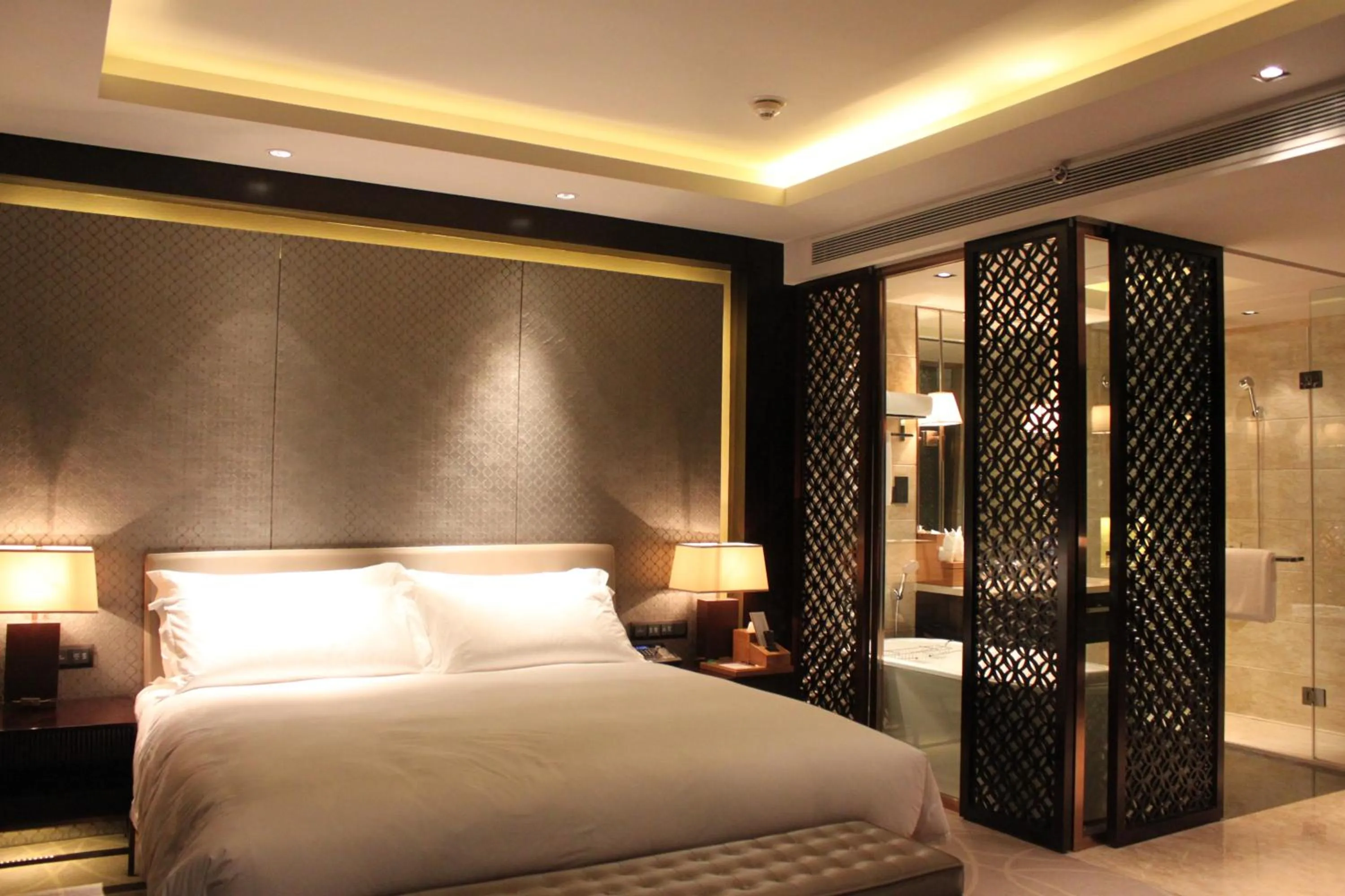 Photo of the whole room, Bed in Primus Hotel Qipan Moutain Shenyang