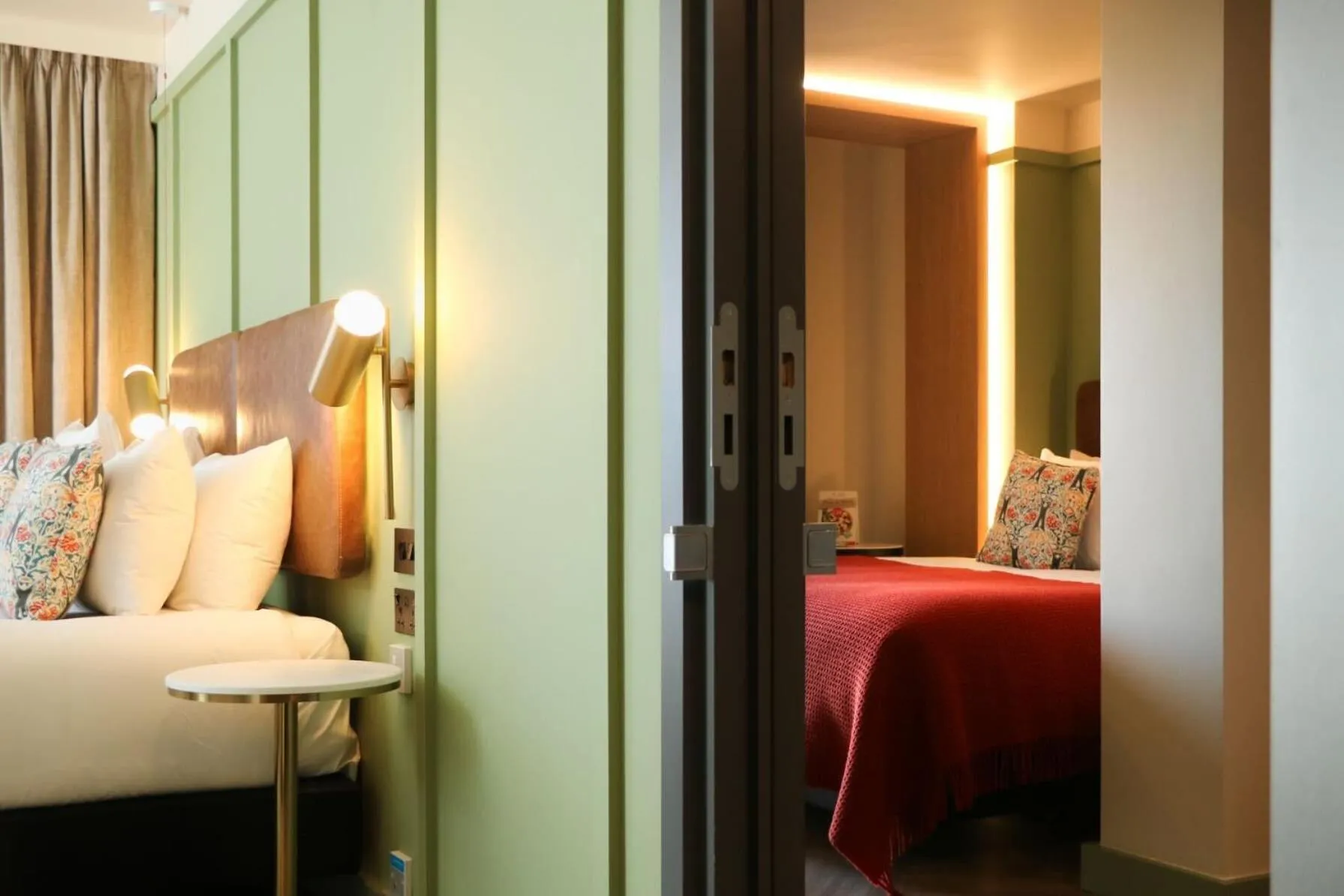 Bed in The Reach at Piccadilly, Manchester, a Tribute Portfolio Hotel