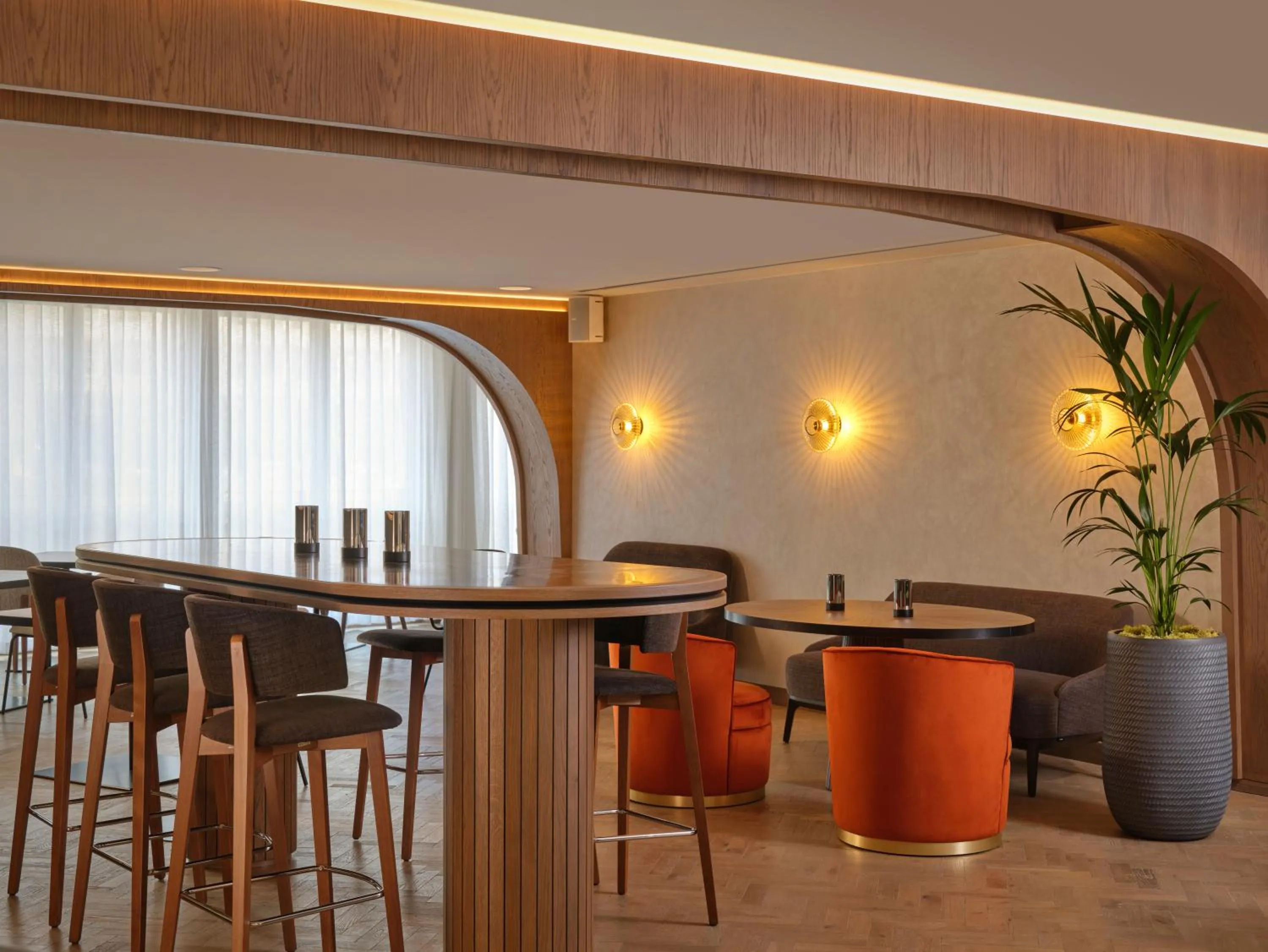 Lounge or bar in The Reach at Piccadilly, Manchester, a Tribute Portfolio Hotel