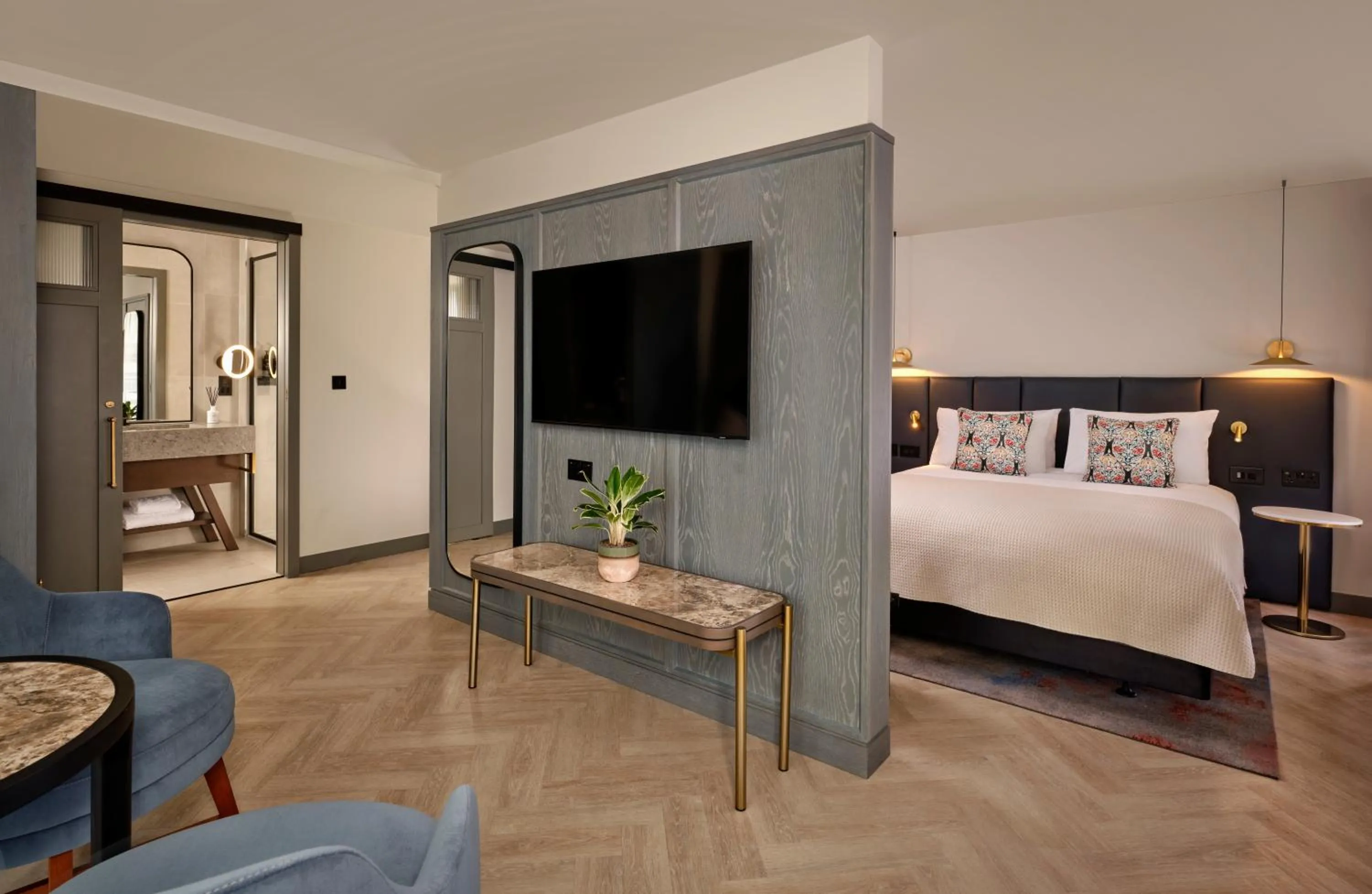 Bedroom, Bed in The Reach at Piccadilly, Manchester, a Tribute Portfolio Hotel