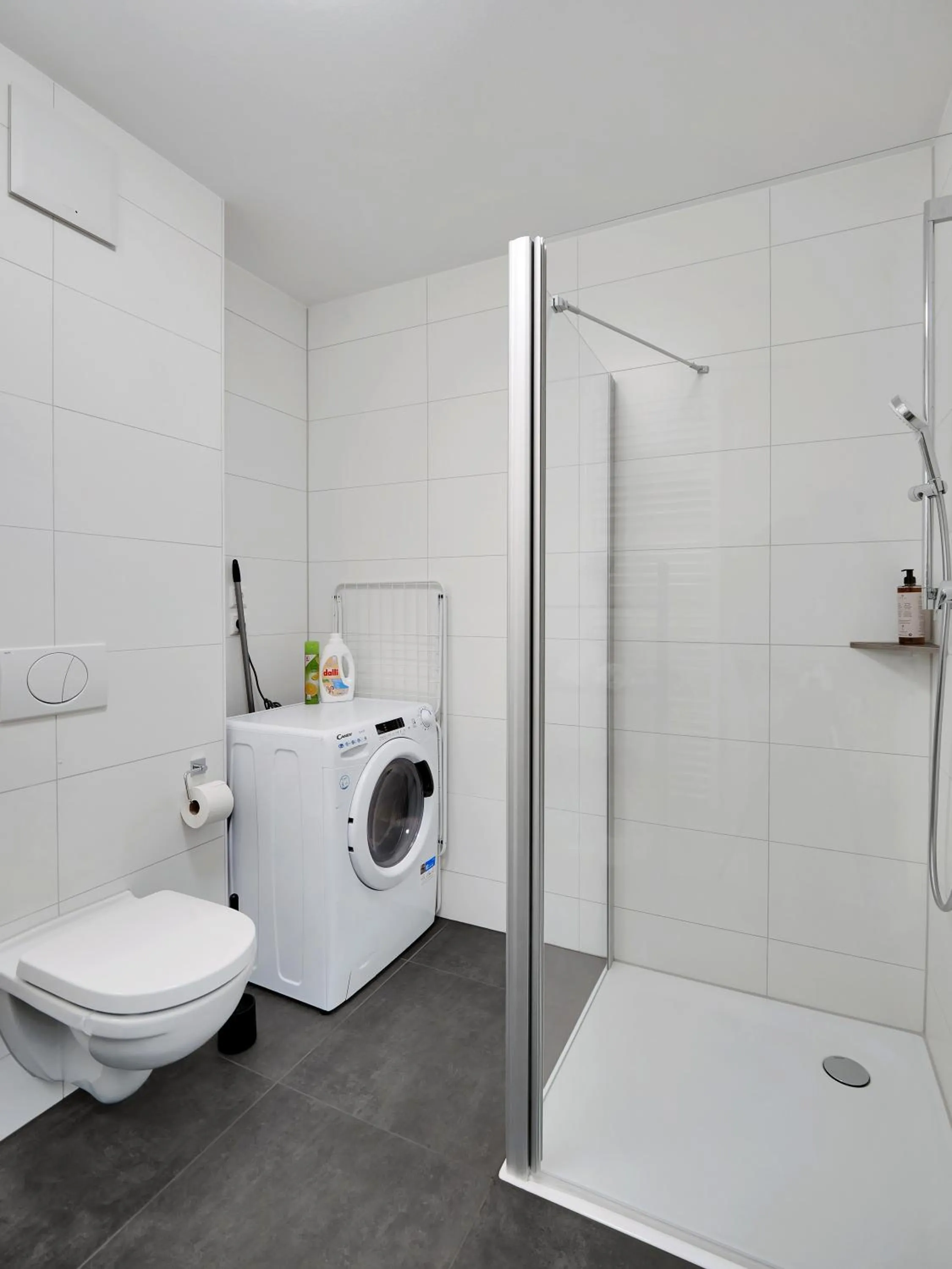 Shower in INhome Studio Apartment - Küche - Parken - TV