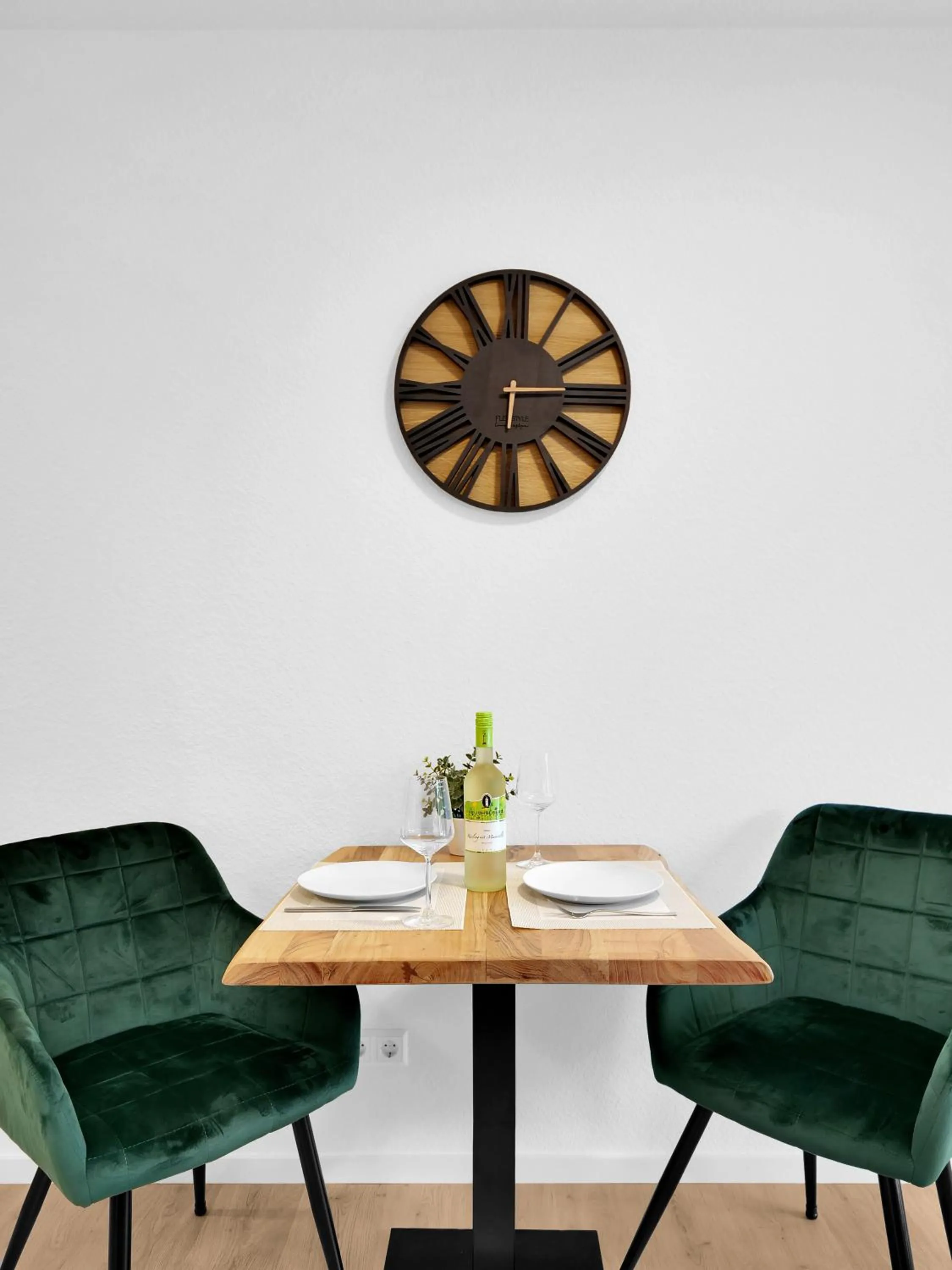 Living room in INhome Studio Apartment - Küche - Parken - TV