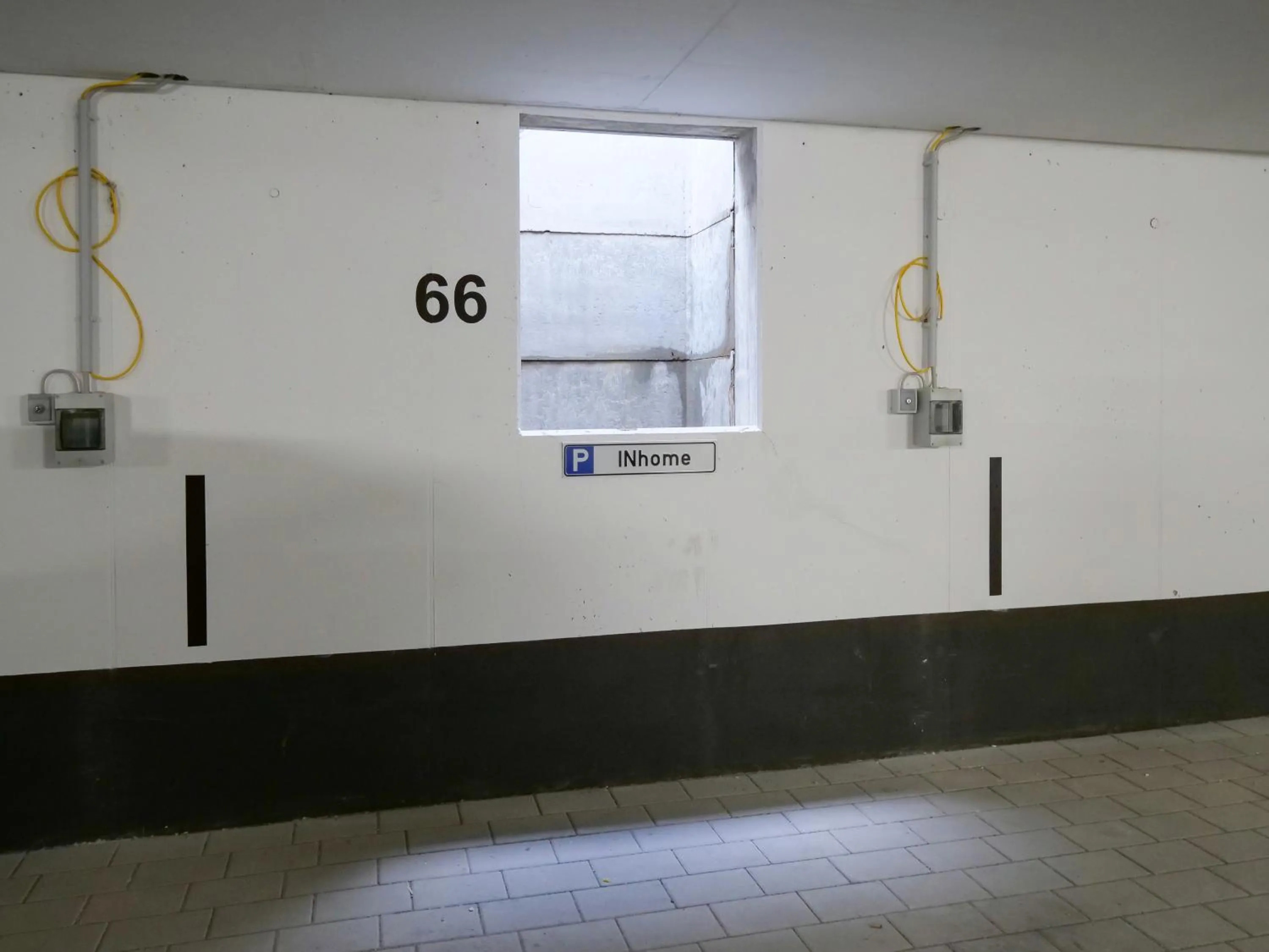 Parking in INhome Studio Apartment - Küche - Parken - TV