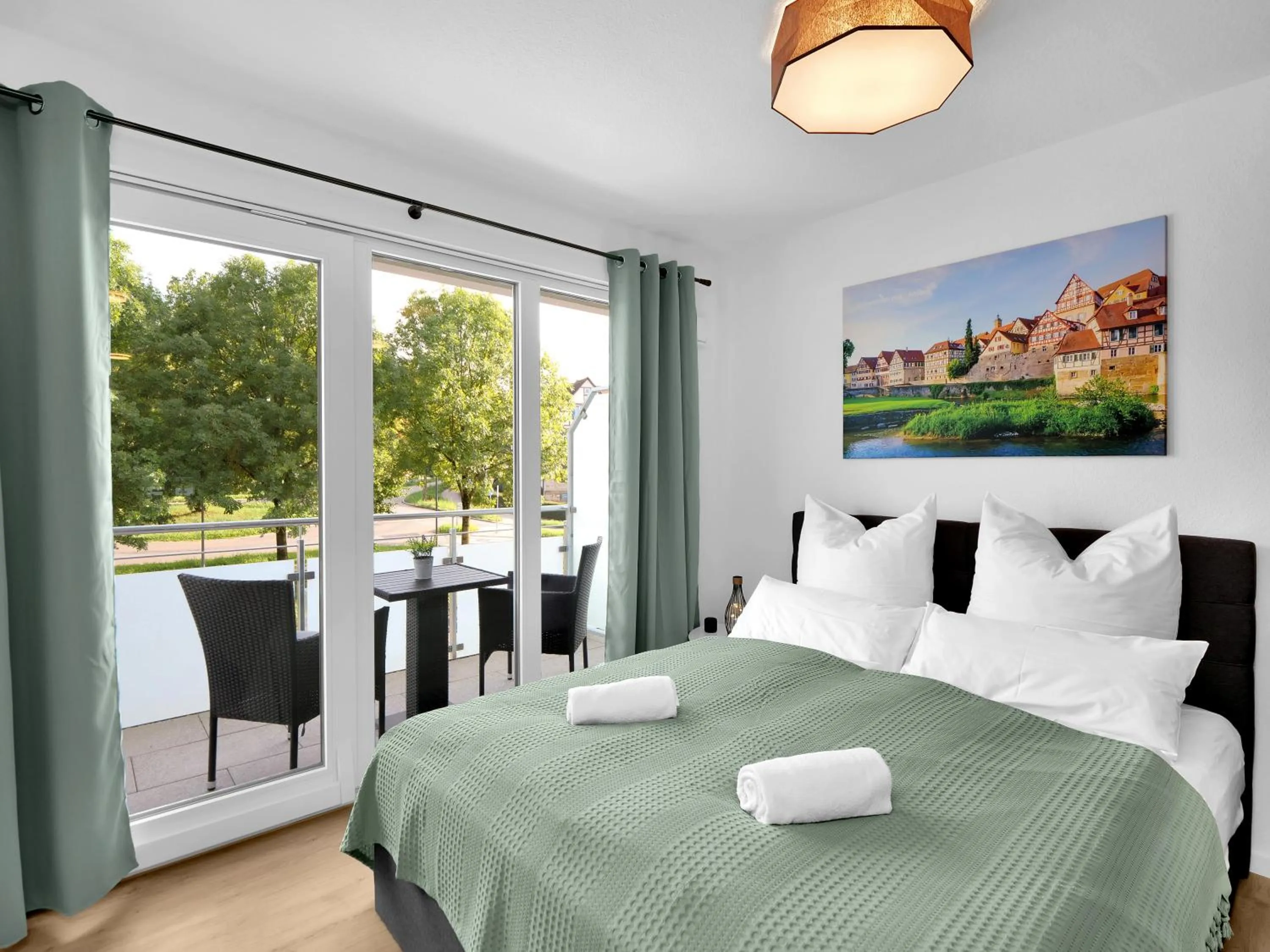 Bed in INhome Studio Apartment - Küche - Parken - TV