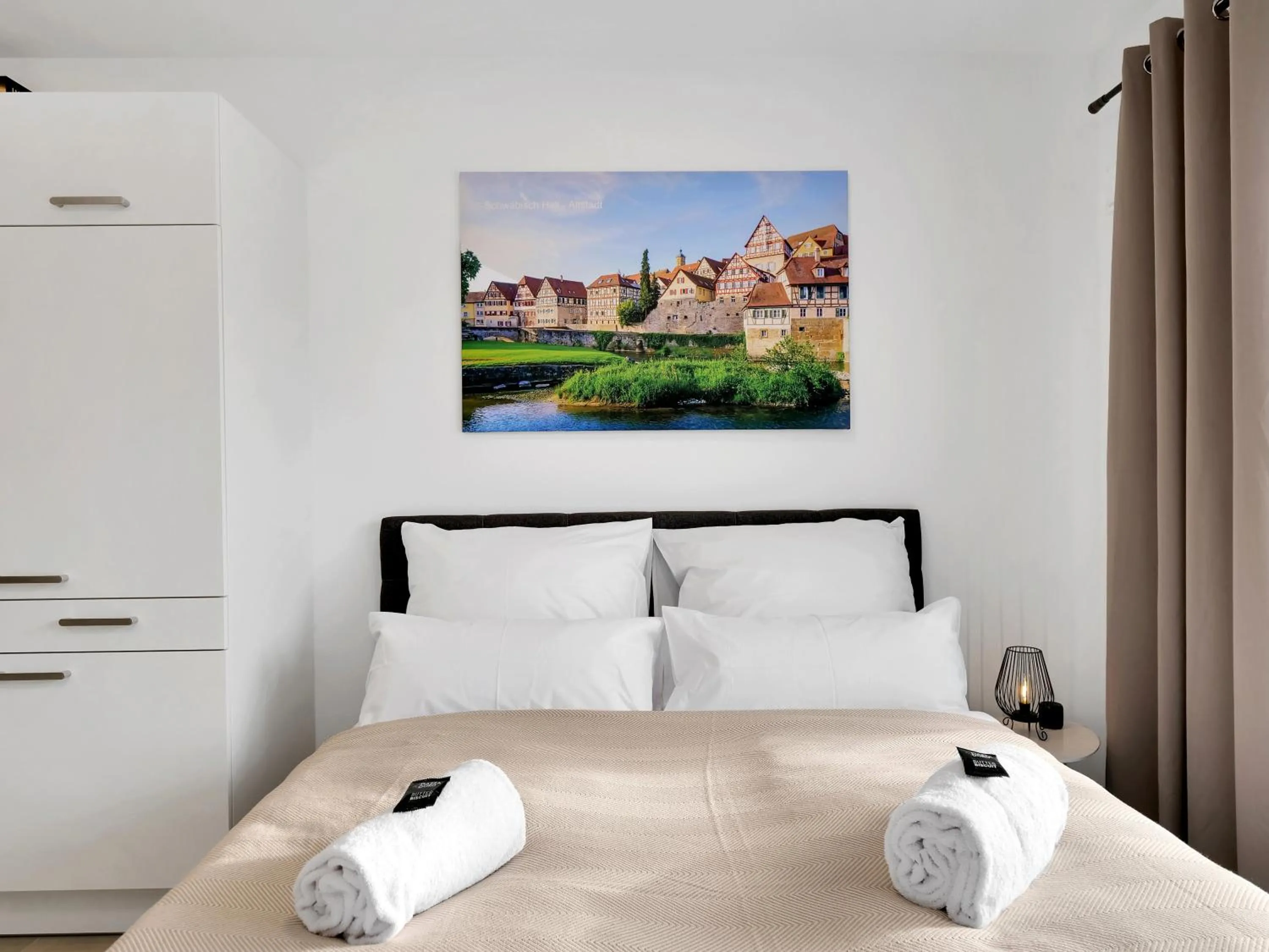 Bed in INhome Studio Apartment - Küche - Parken - TV